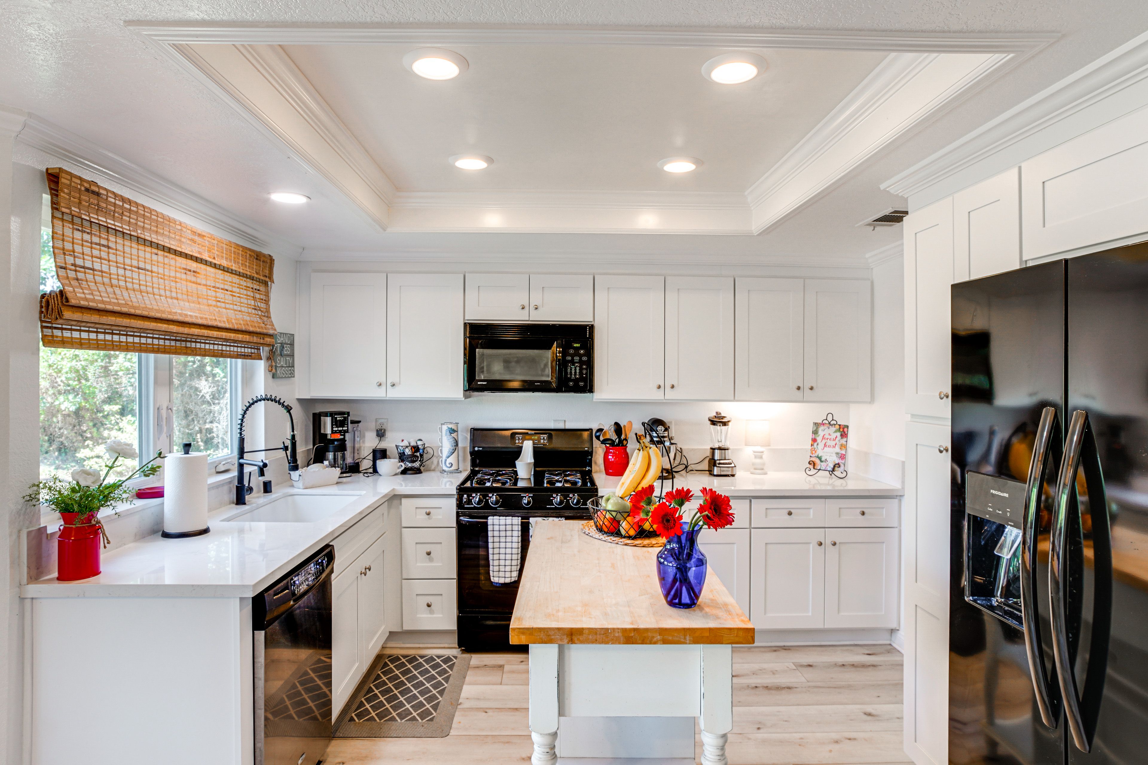Kitchen | 1st Floor | Dual Drip/Single-Serve Coffee Maker | Dishwasher