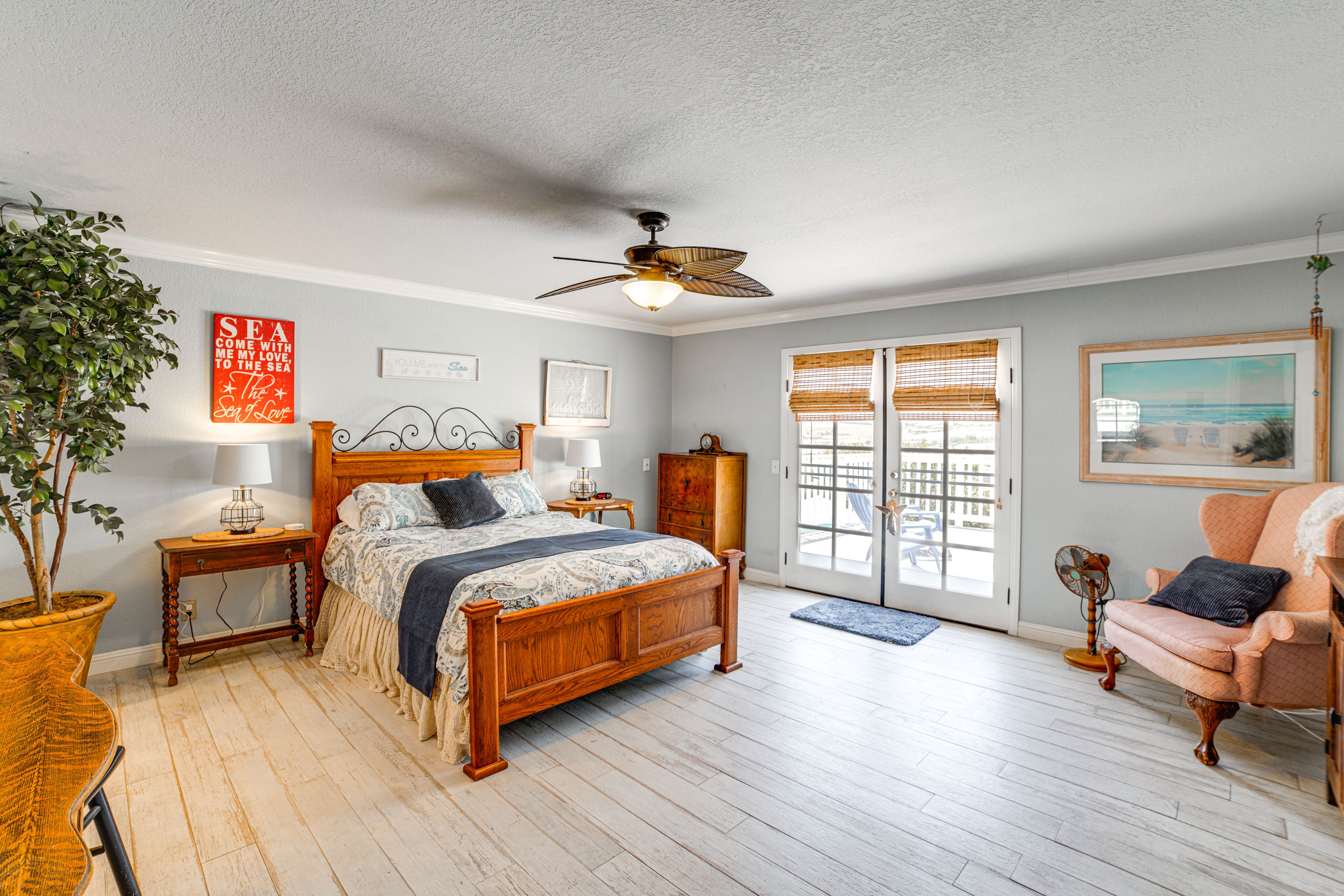 Bedroom 1 | 2nd Floor | Queen Bed | Linens Provided | Smart TV w/ Cable