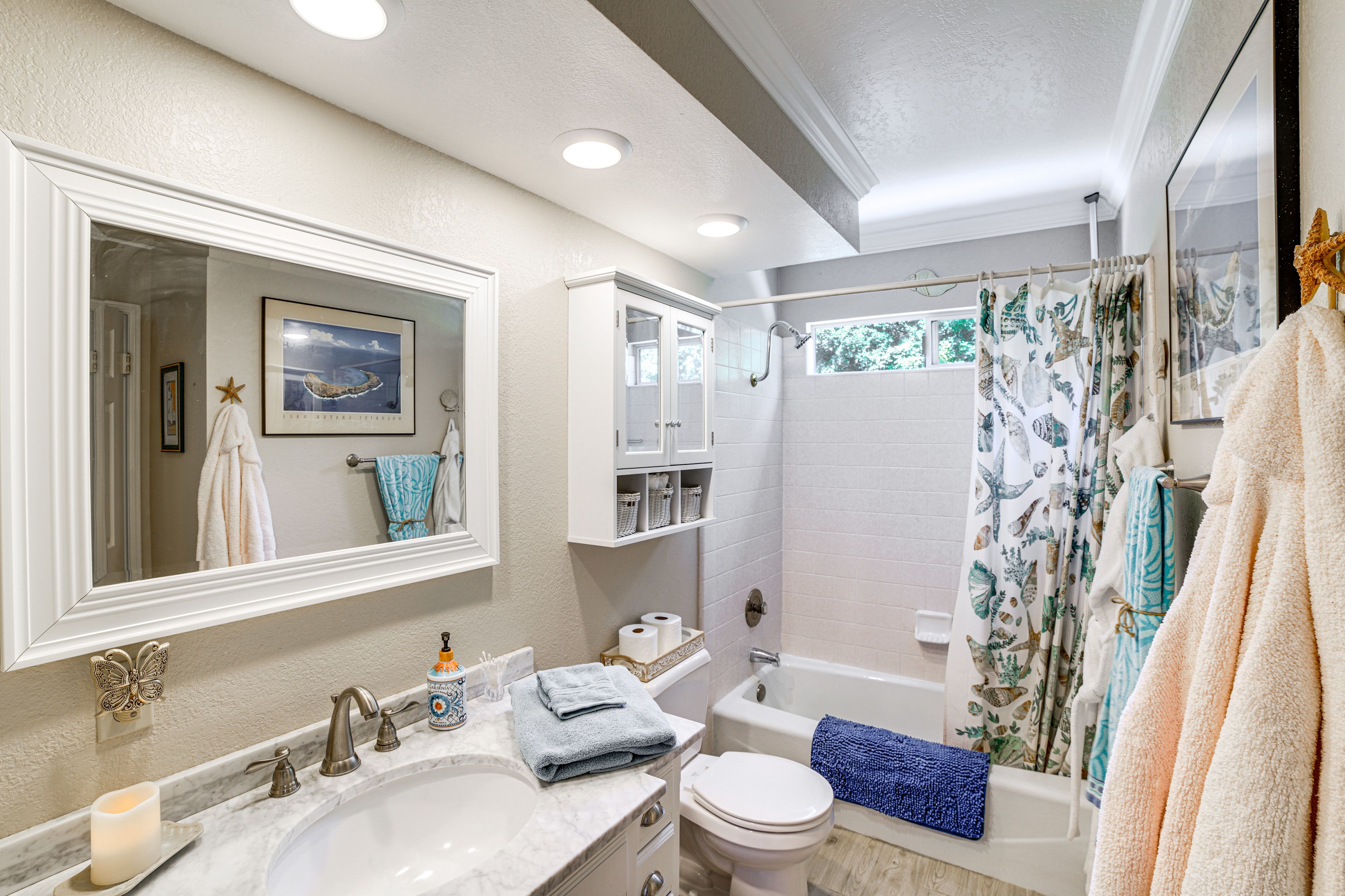 Full Bathroom | 2nd Floor