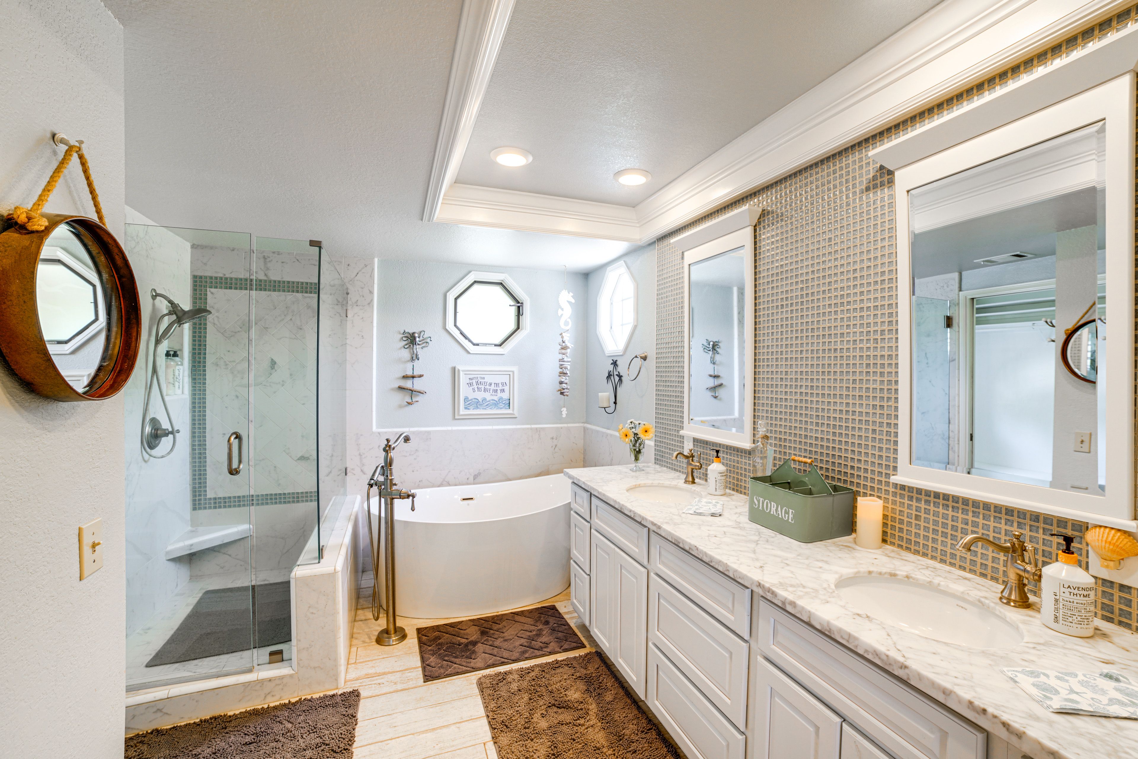 En-Suite Bathroom | 2nd Floor | Towels Provided | Complimentary Toiletries