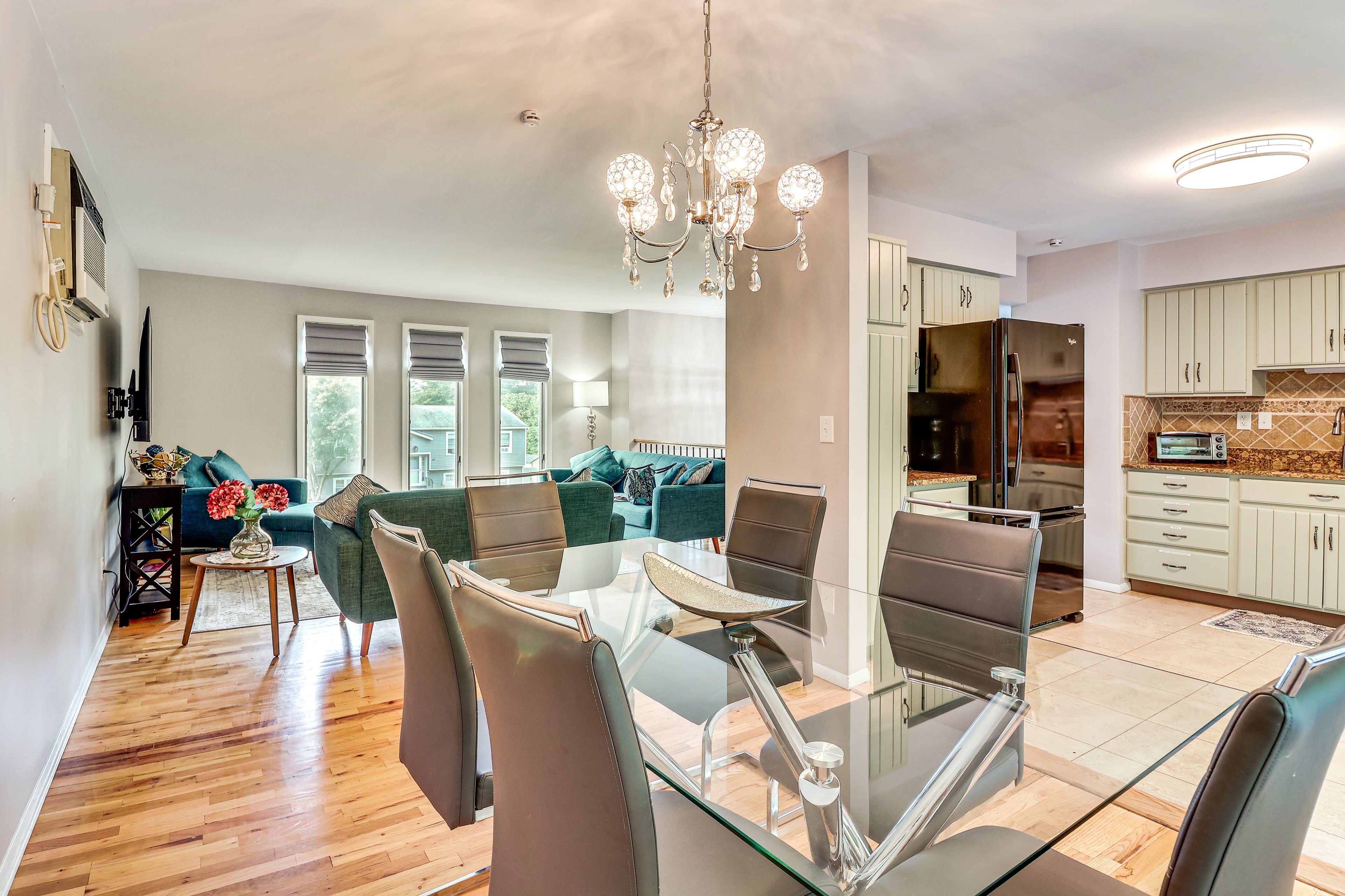 Dining Area | Dishware/Flatware Provided | Main Level