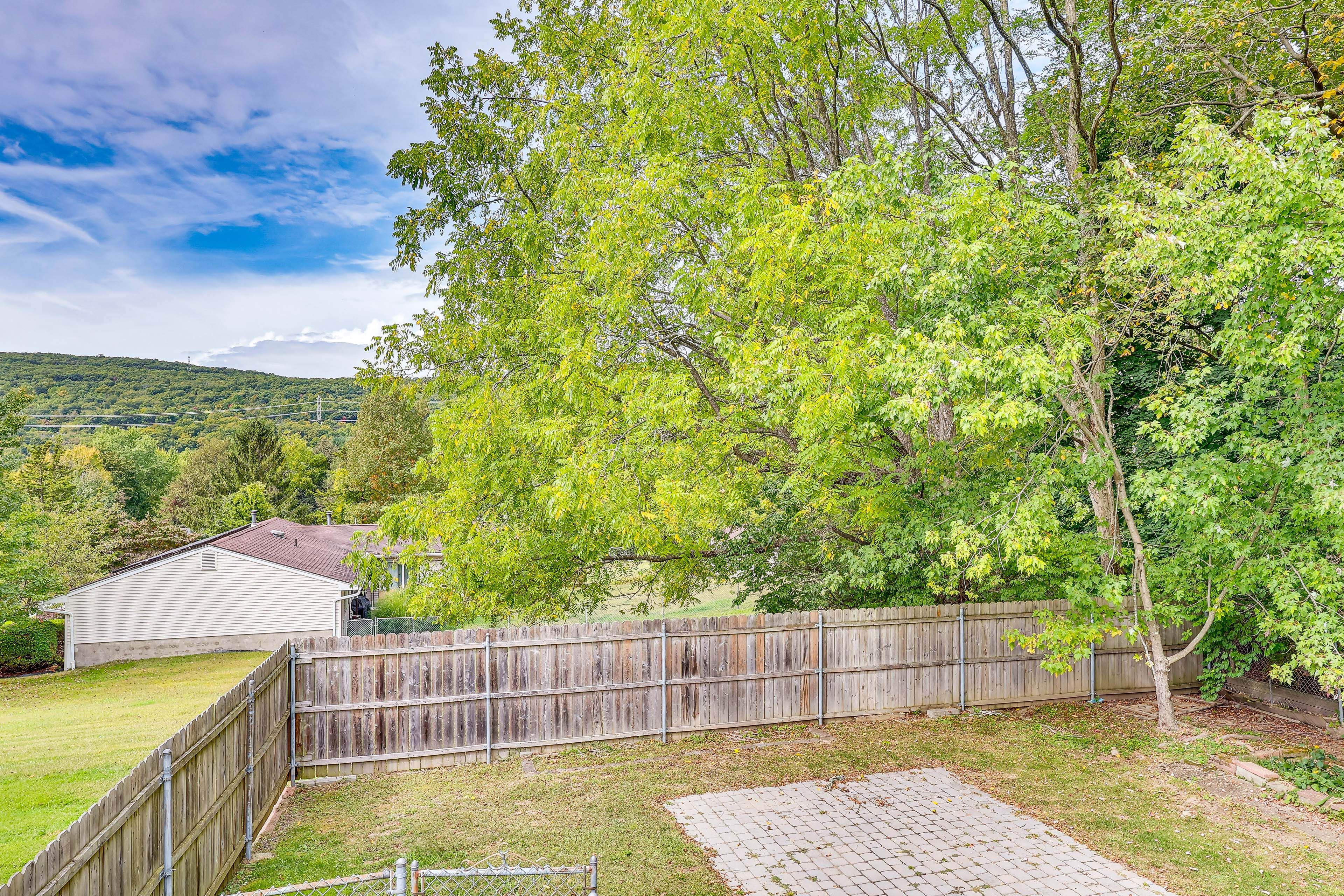 Yard | Parking | Driveway (2 Vehicles) | Free Street Parking