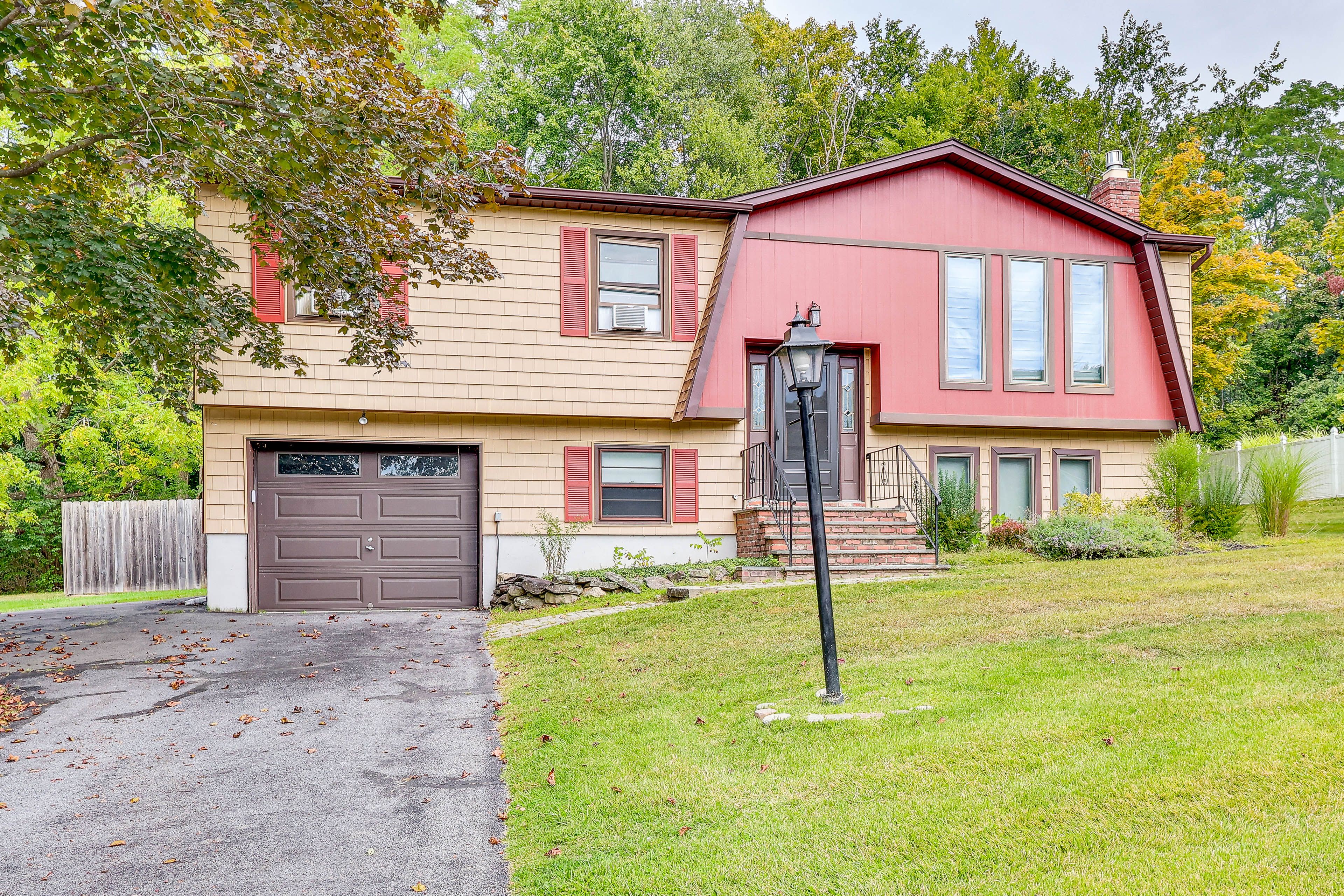 Monroe Vacation Rental | 4BR | 2BA | 1,700 Sq Ft | 5 Steps to Enter