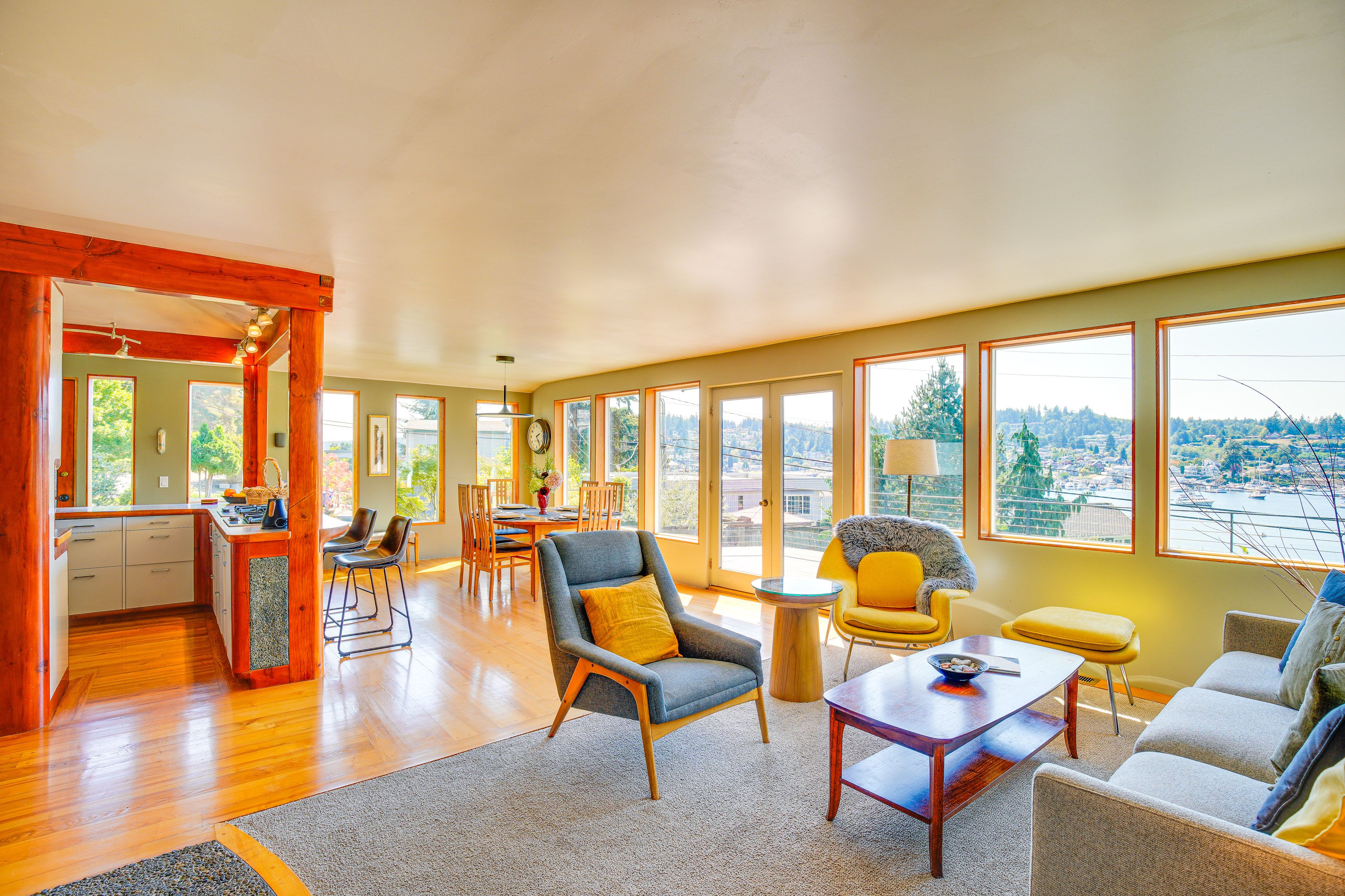 Living Room | Smart TV | Board Games & Books | 1st Floor