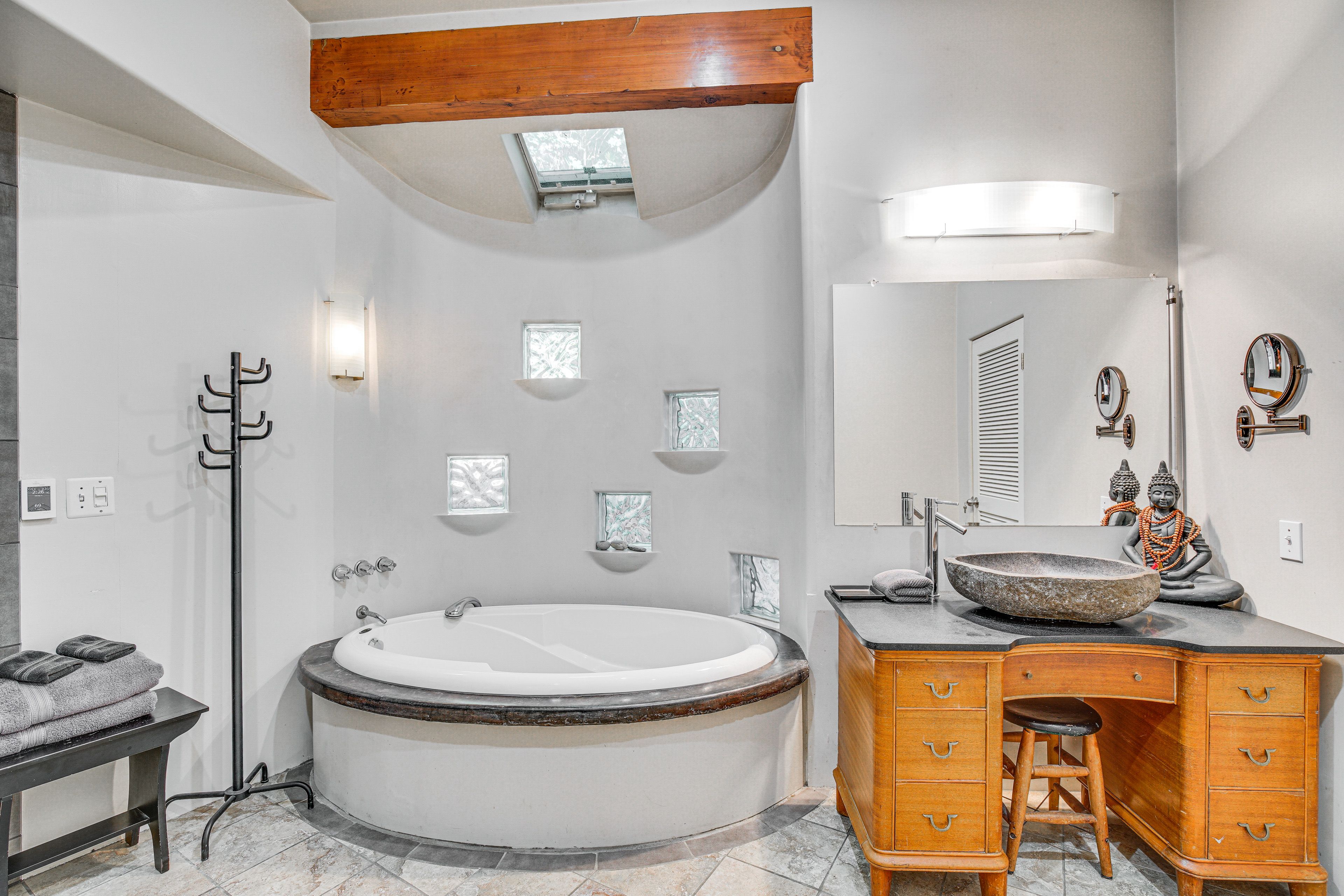 Full Bath | Towels | Hair Dryer | 1st Floor