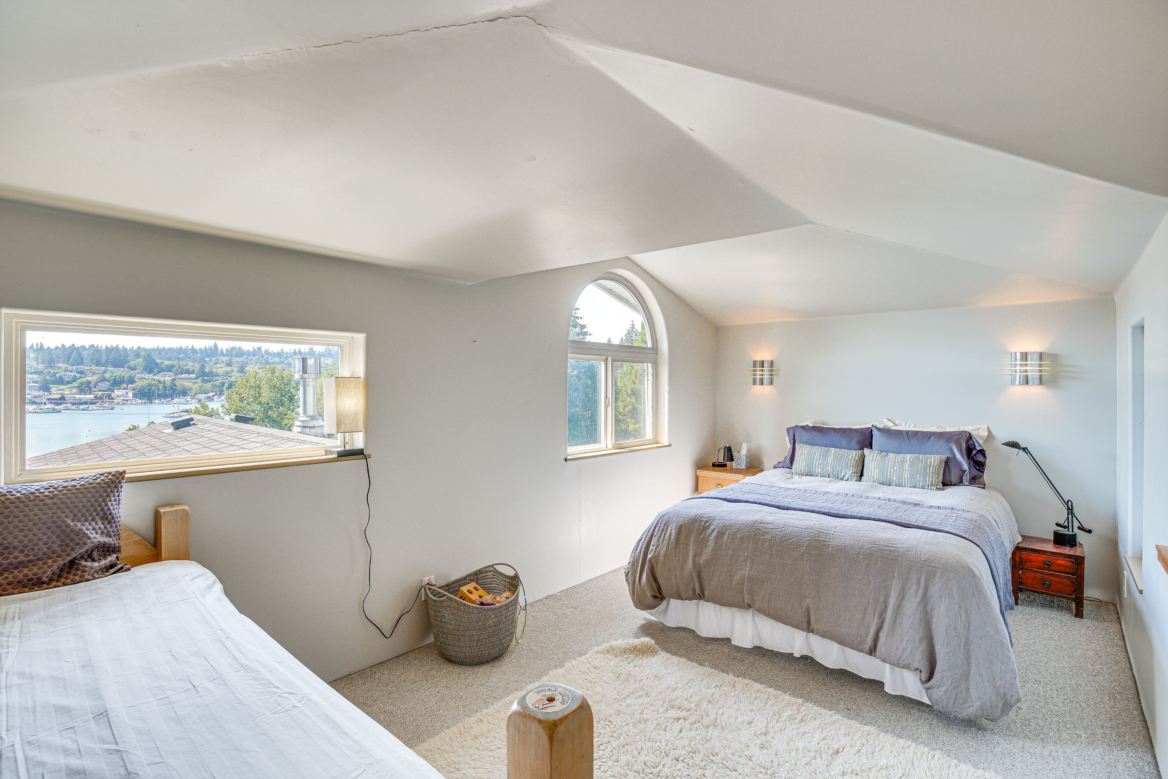 Bedroom 2 | Queen Bed | Twin Bed | 2nd Floor