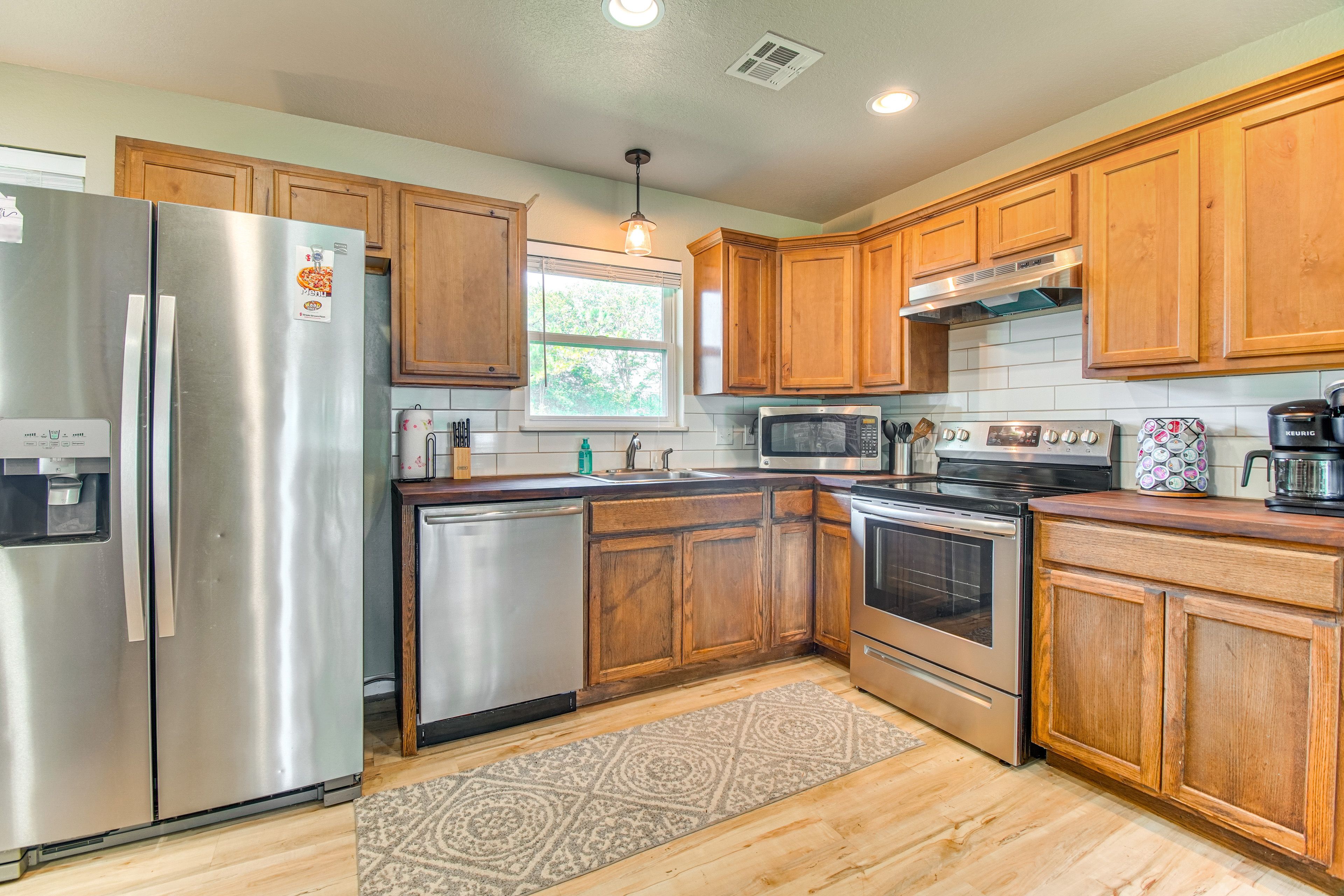 Kitchen | Cooking Basics | Combo Drip & Keurig Coffee Maker | Microwave