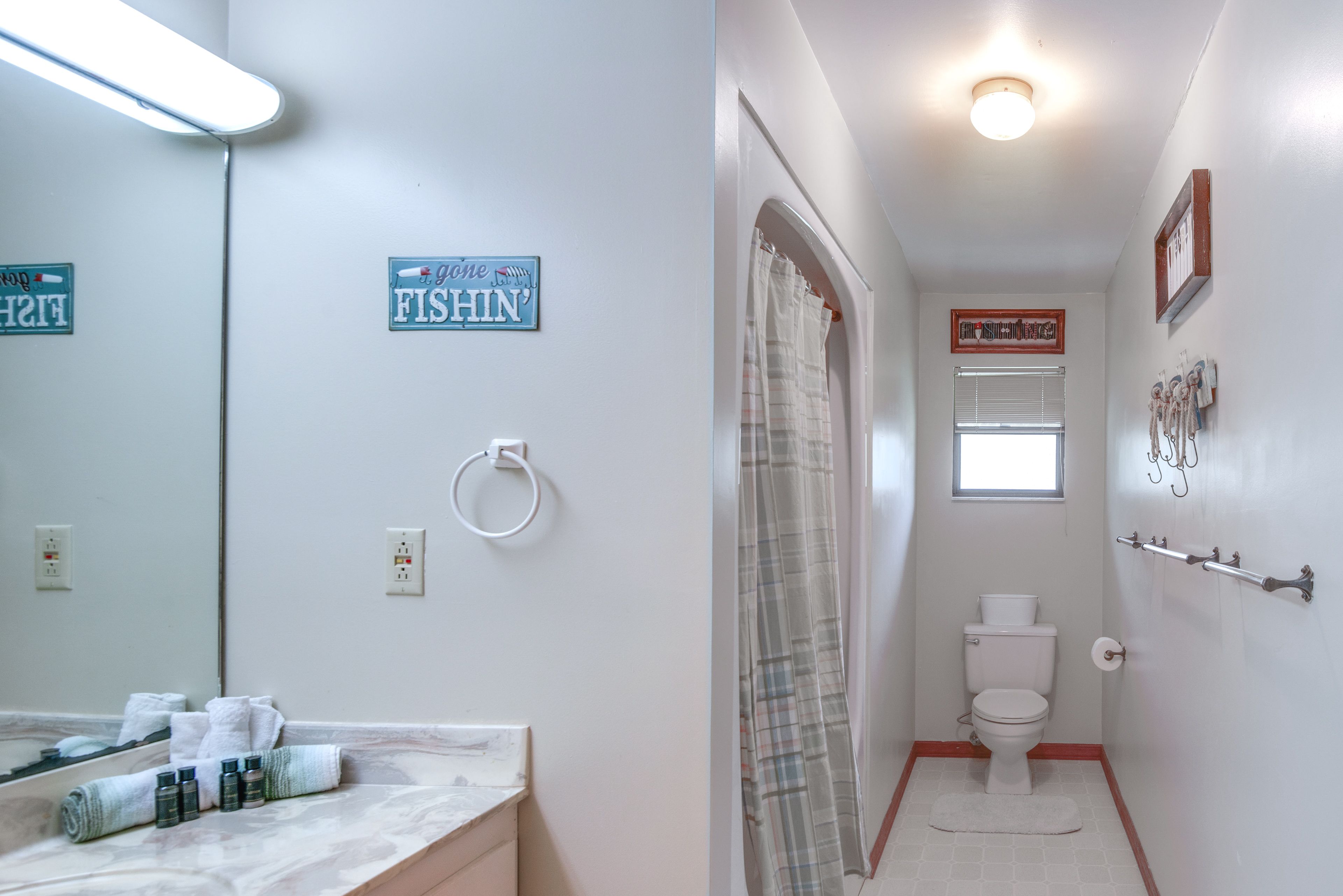 Full Bathroom | 2nd Floor