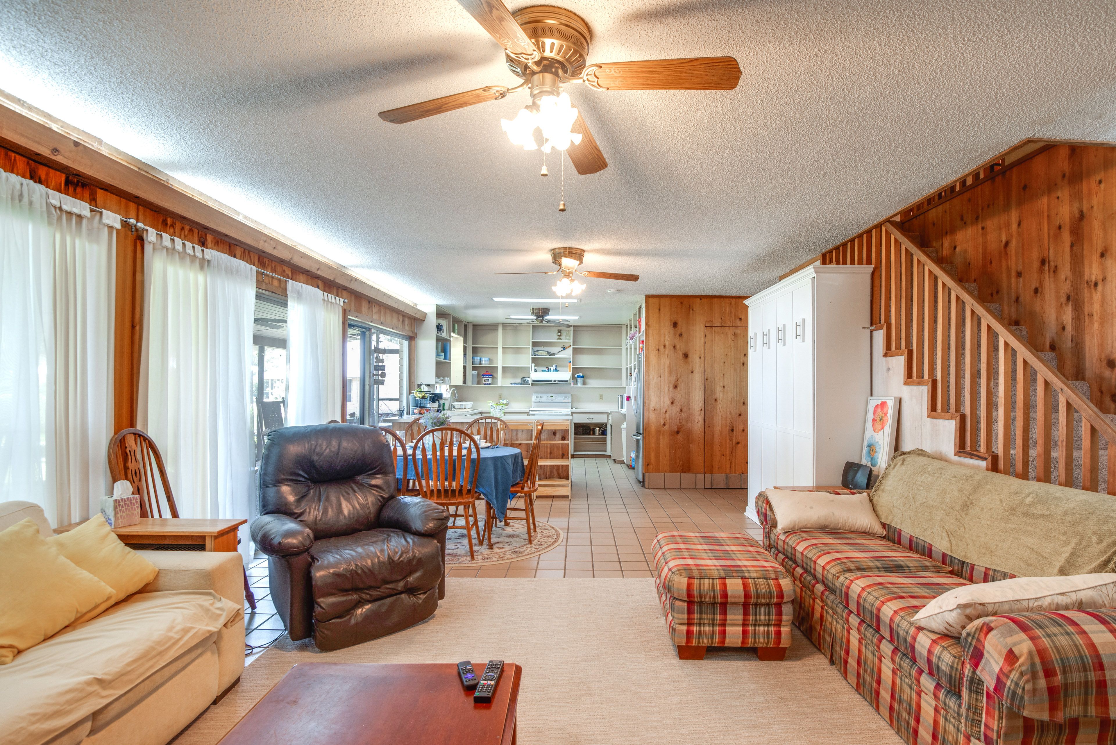 Living Room | Queen Murphy Bed | 1st Floor | Smart TV