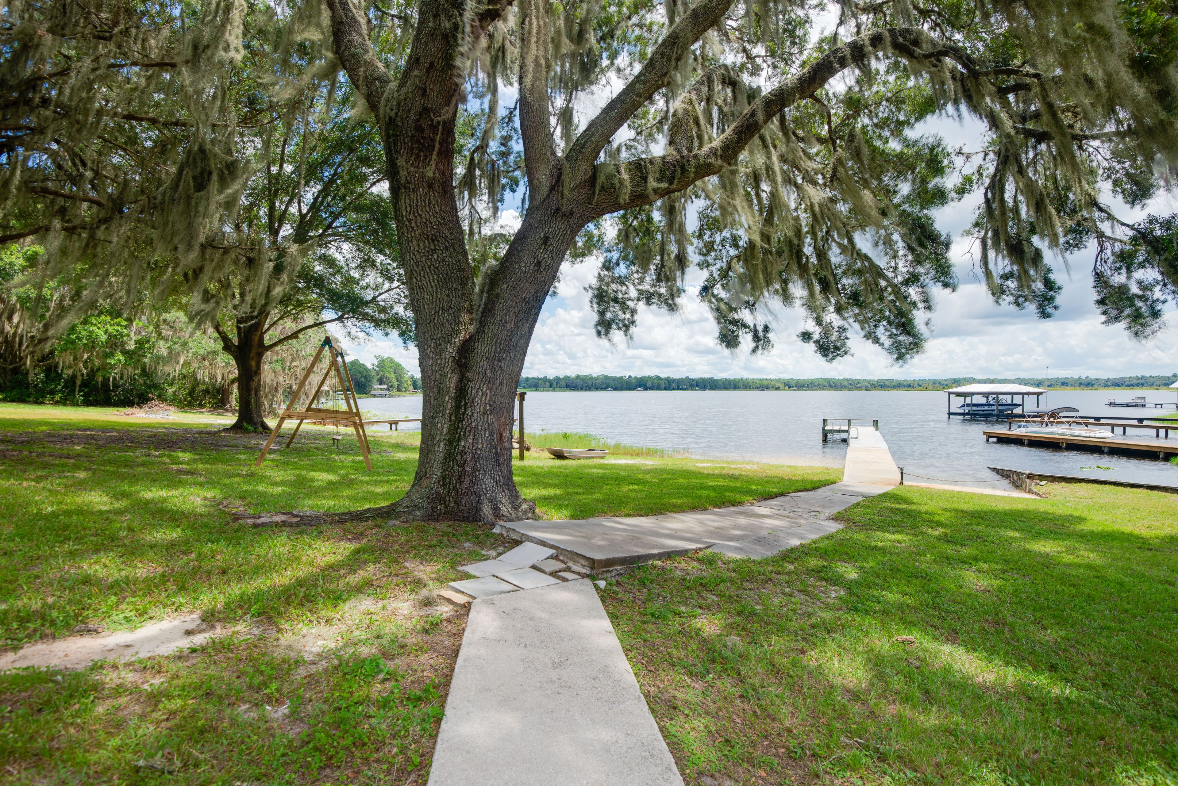 Private Boat Dock & Slip | Boat Parking Allowed On-Site