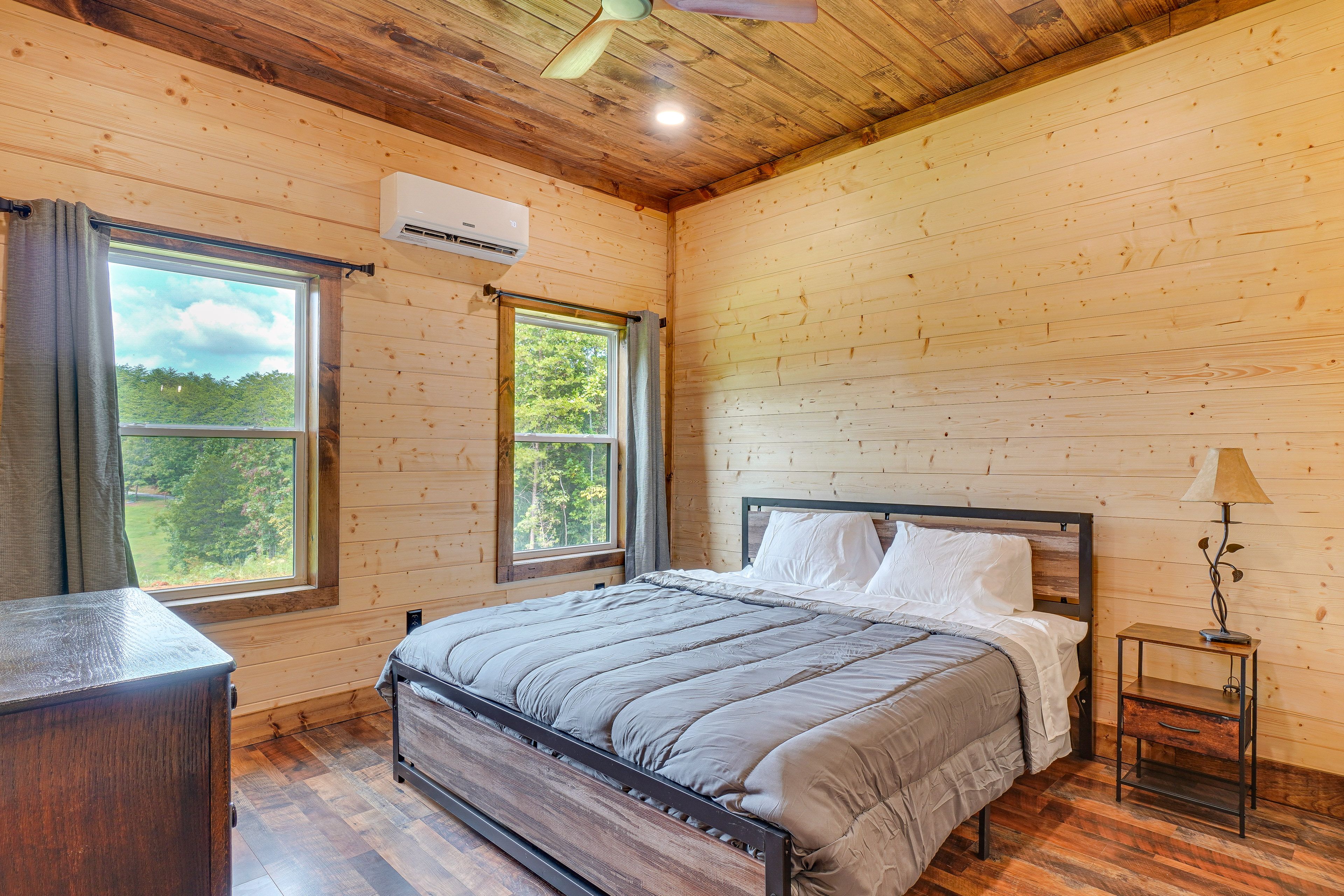 Bedroom 1 | King Bed | Linens Provided