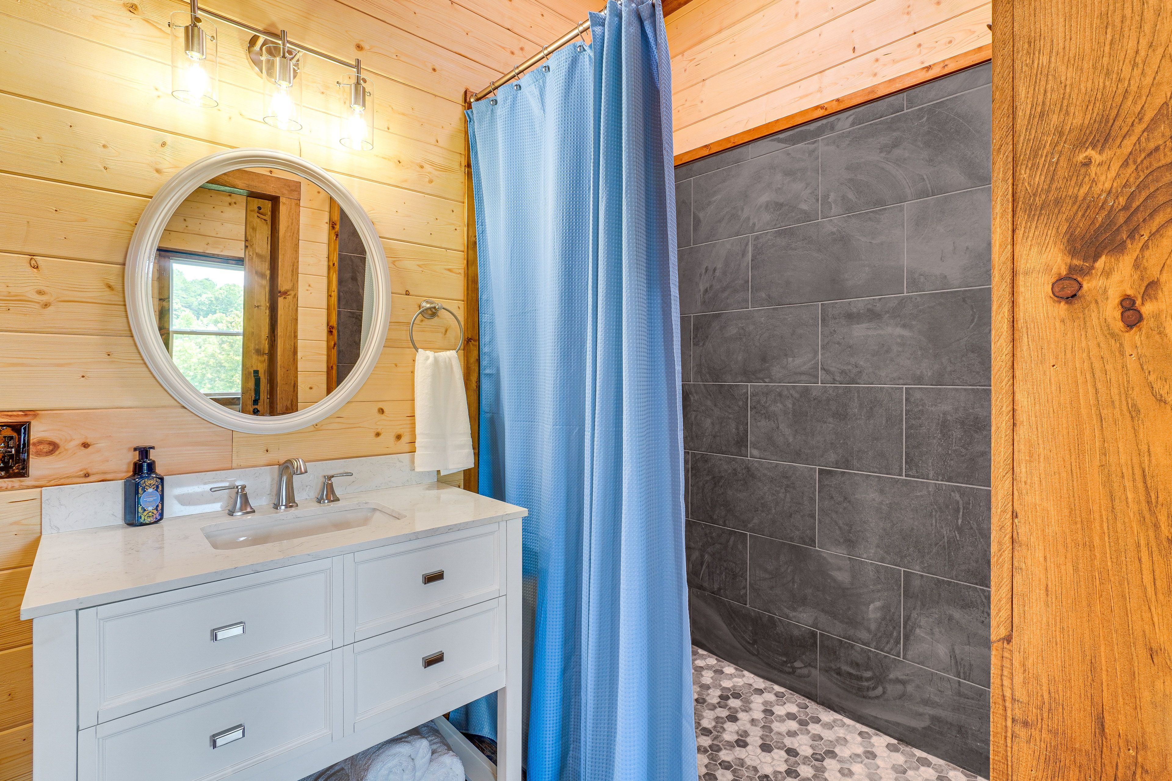 En-Suite Bathroom | Towels Provided