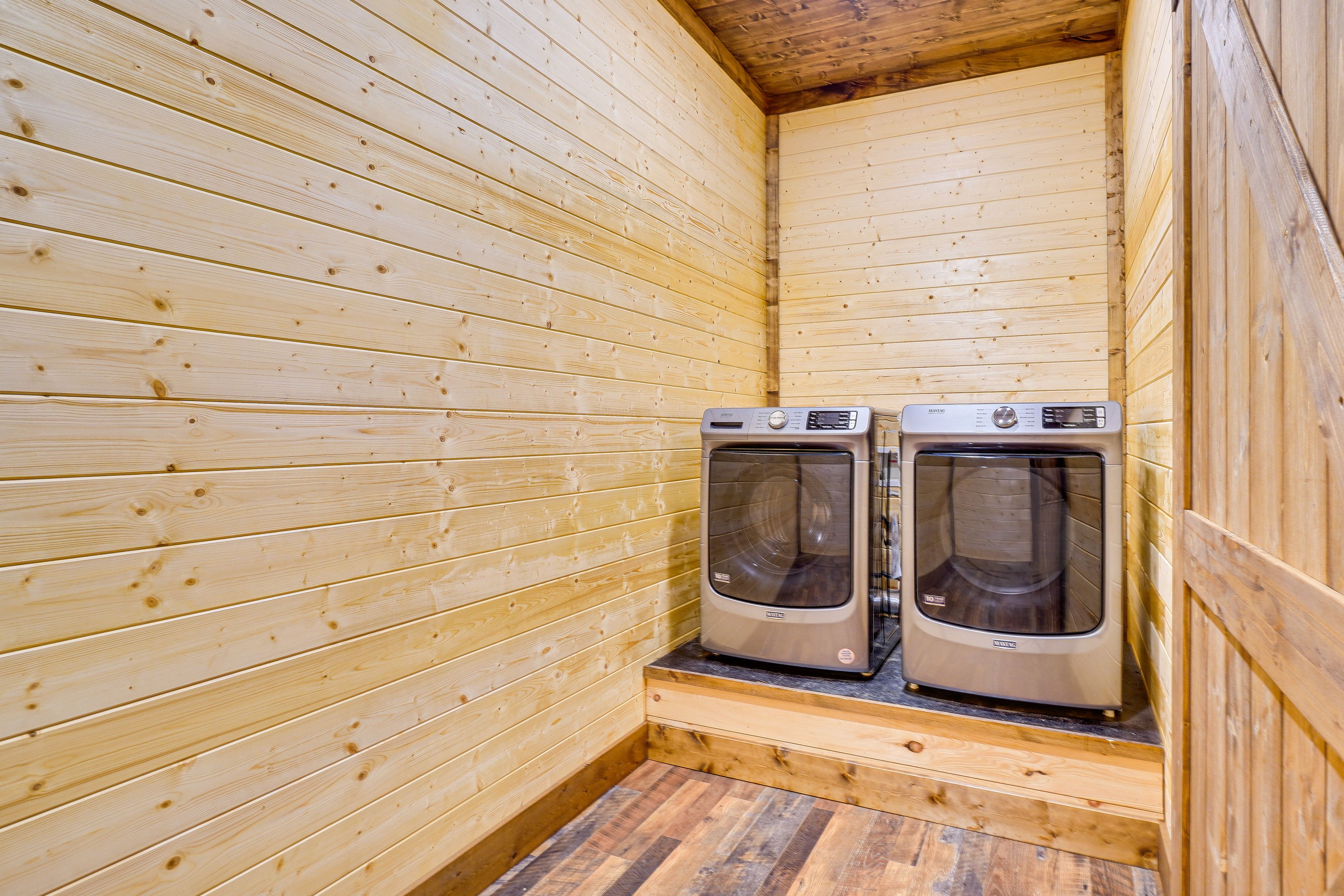 Laundry Room | Washer & Dryer
