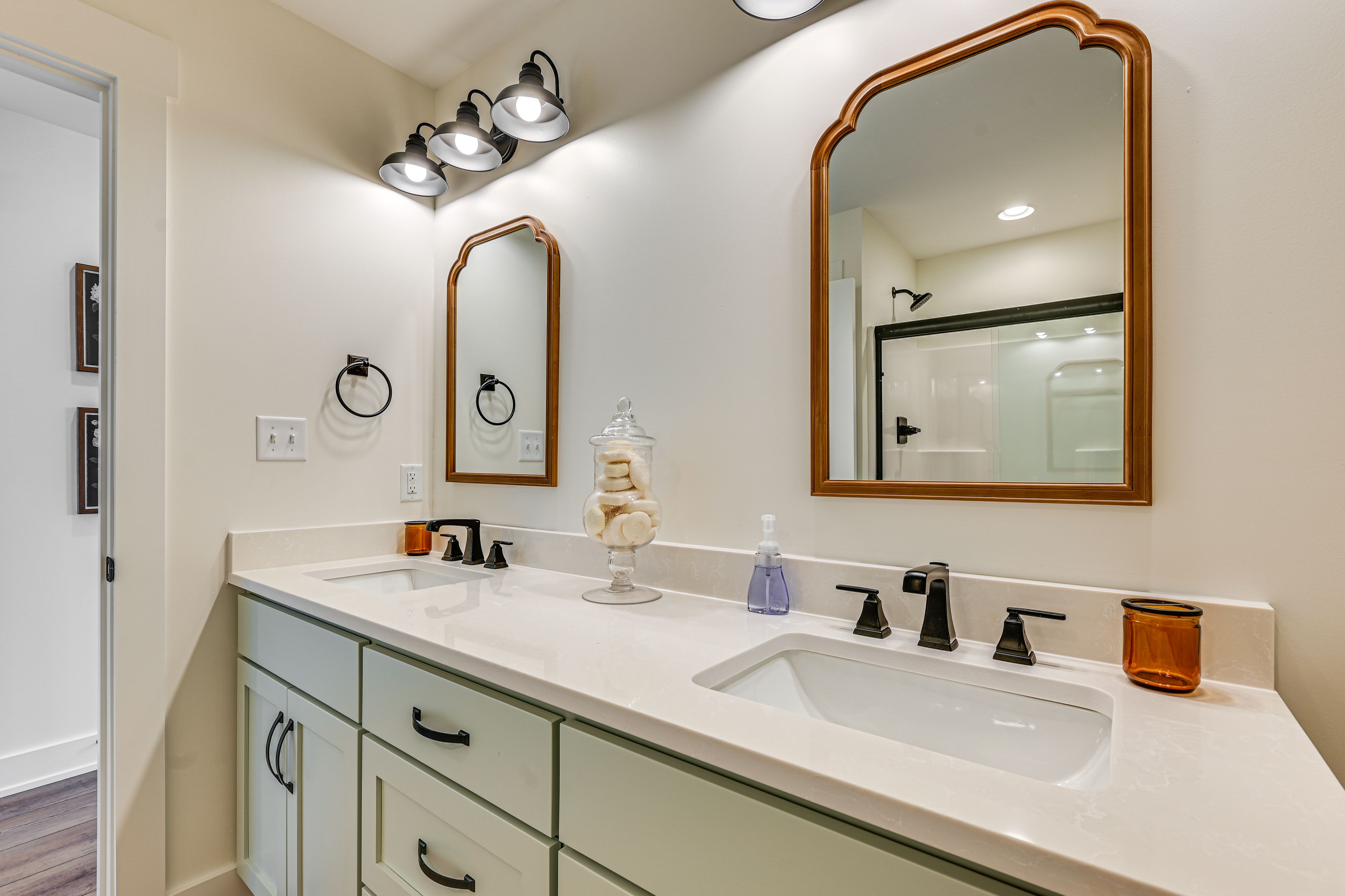 Full Bathroom | Shower | 2nd Floor