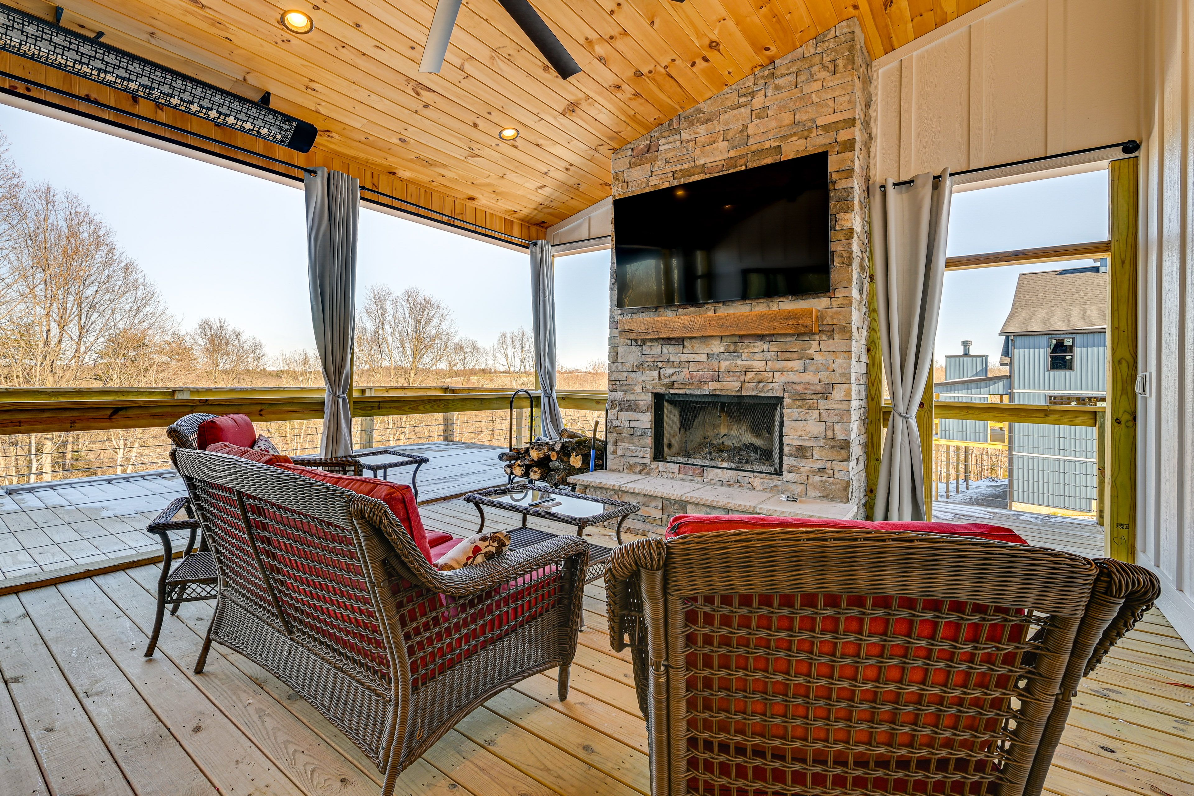 Wraparound Deck | Gas Grill | Outdoor Dining Table | Fireplace | Smart TV