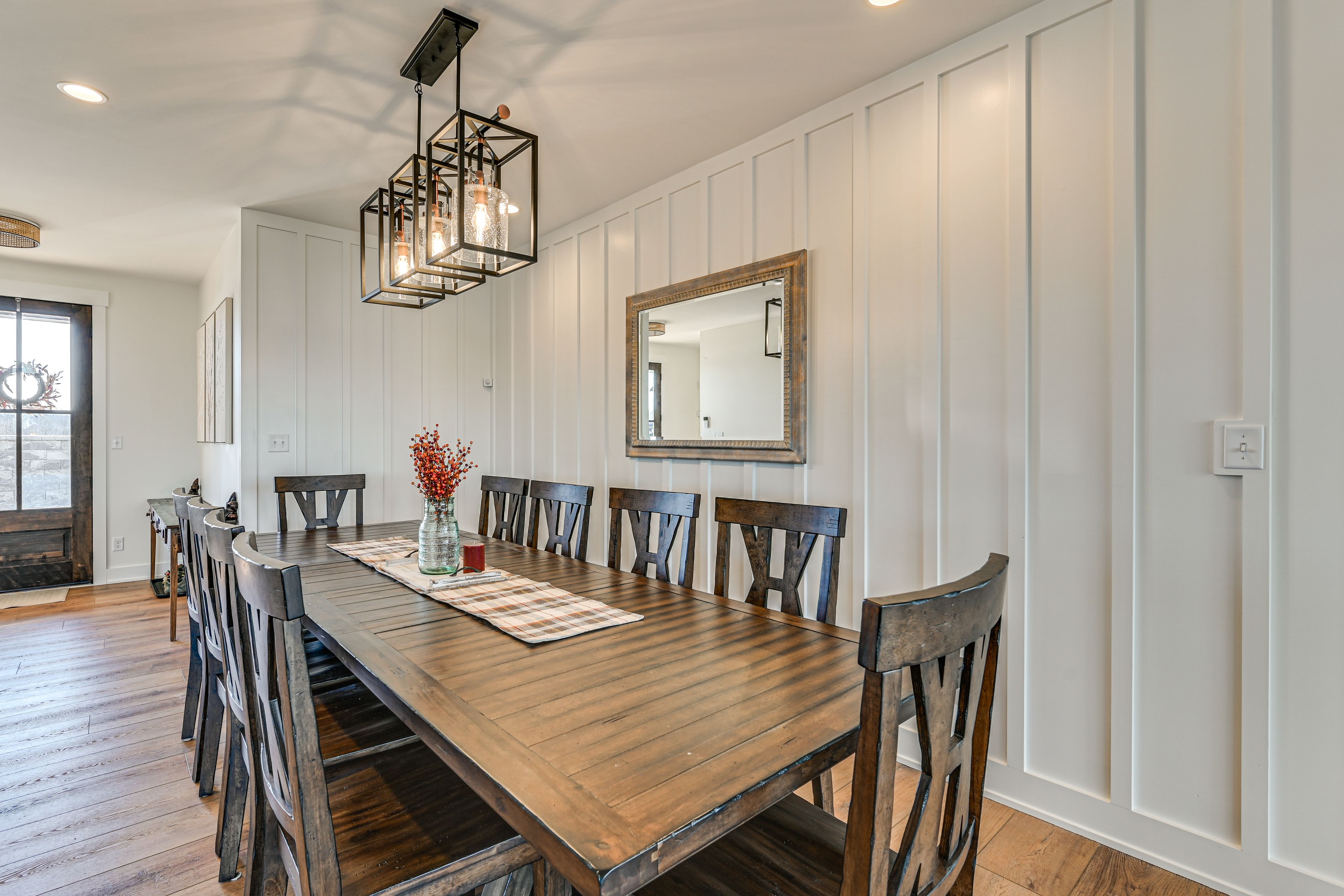Dining Area | Dishware/Flatware Provided | 1st Floor