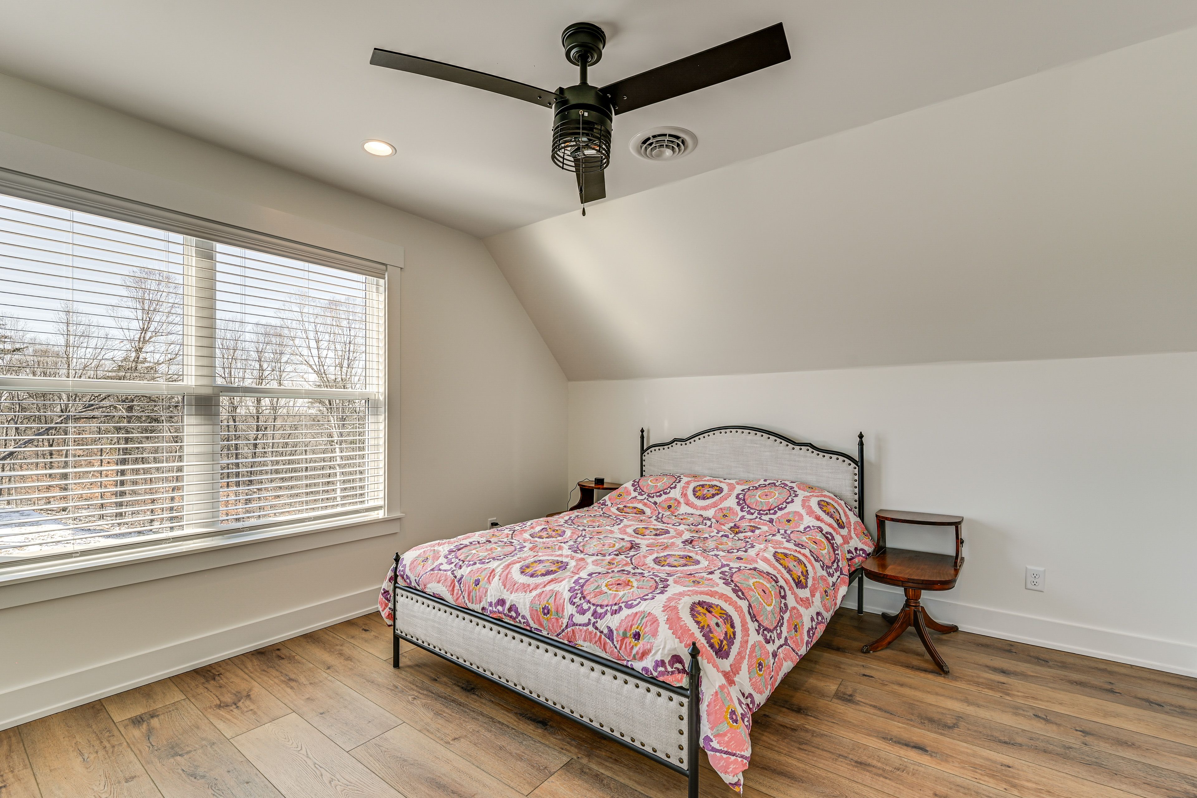 Bedroom 6 | Queen Bed | 2nd Floor
