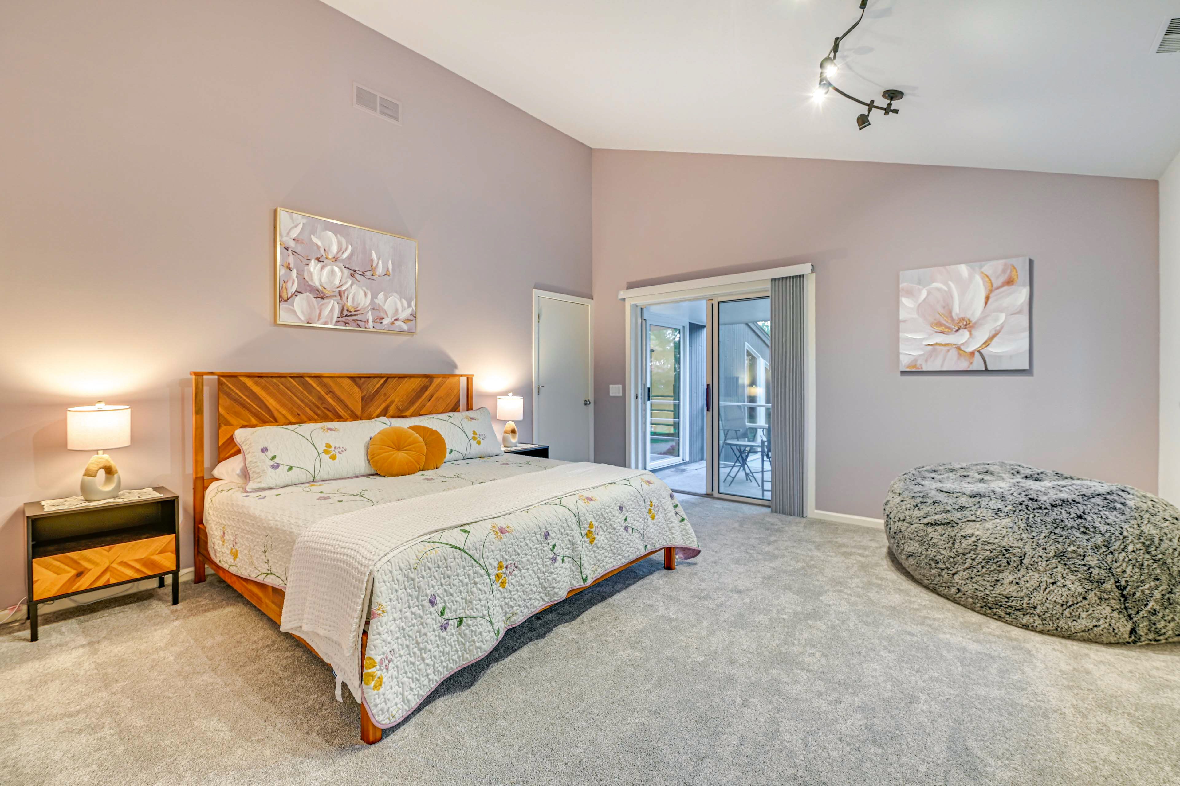 Bedroom 2 | King Bed | Yogibo Beanbag | 2nd Floor