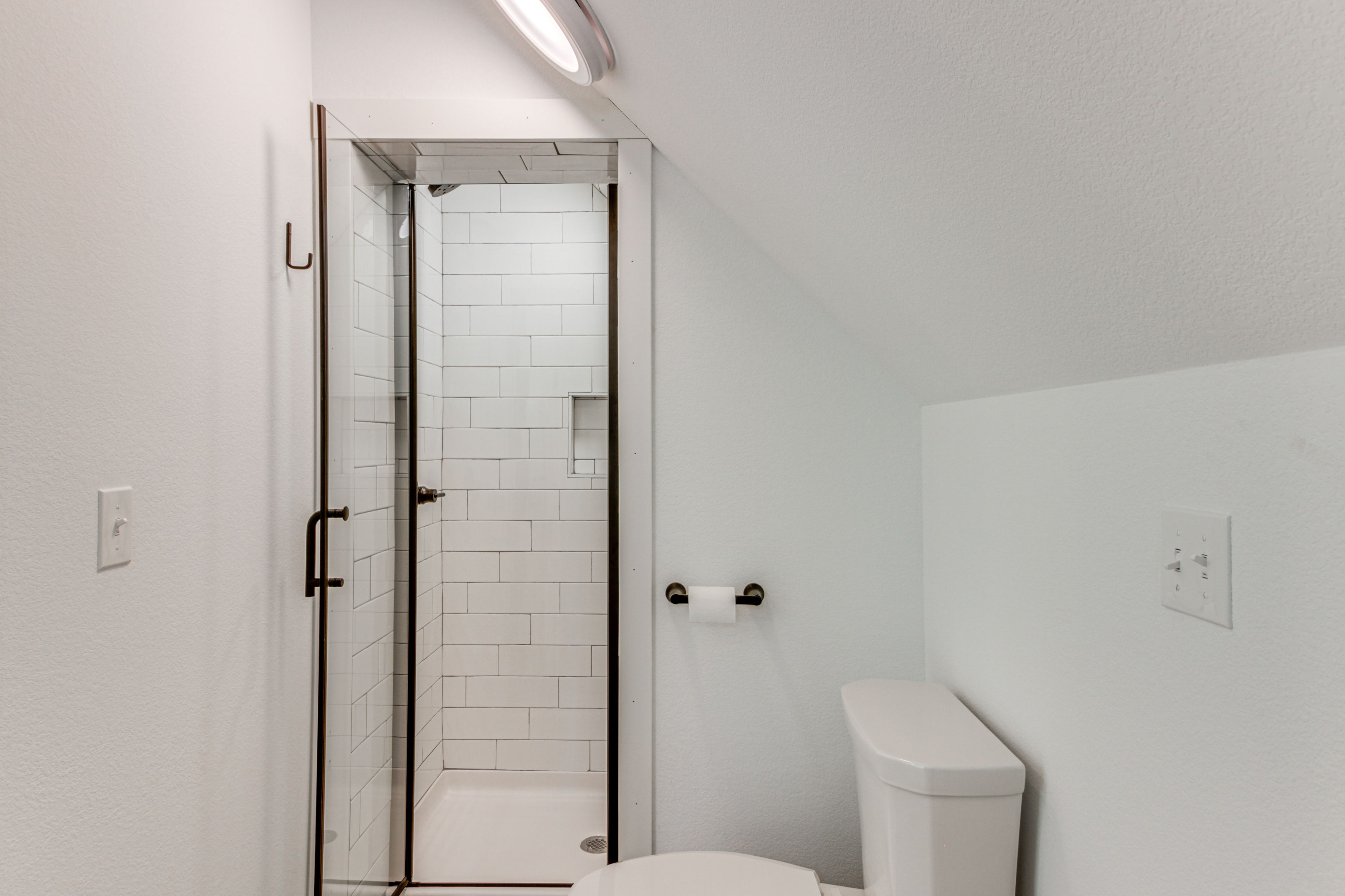 Full Bathroom | 2nd Floor