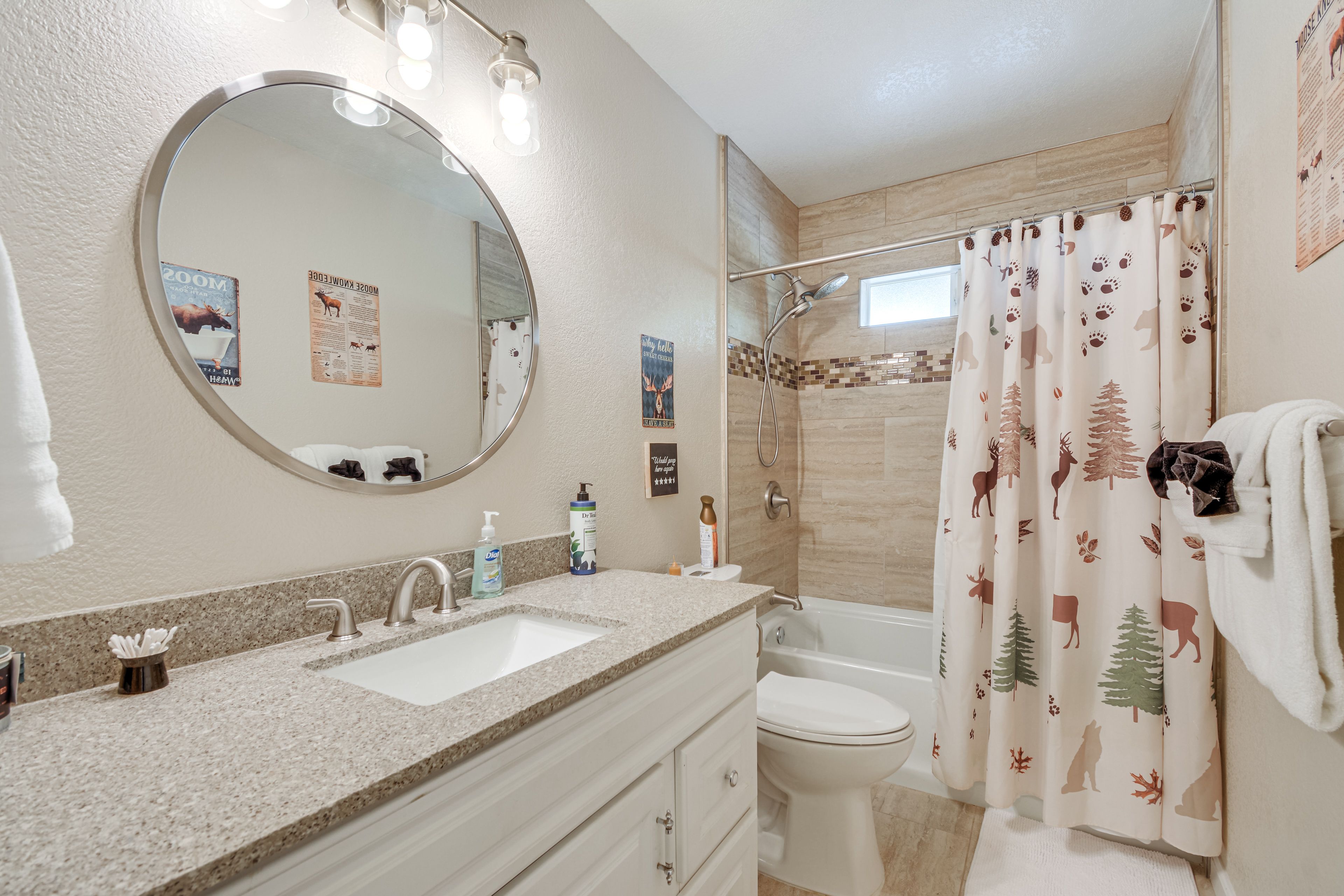 Full Bathroom | Towels & Linens Provided | Complimentary Toiletries