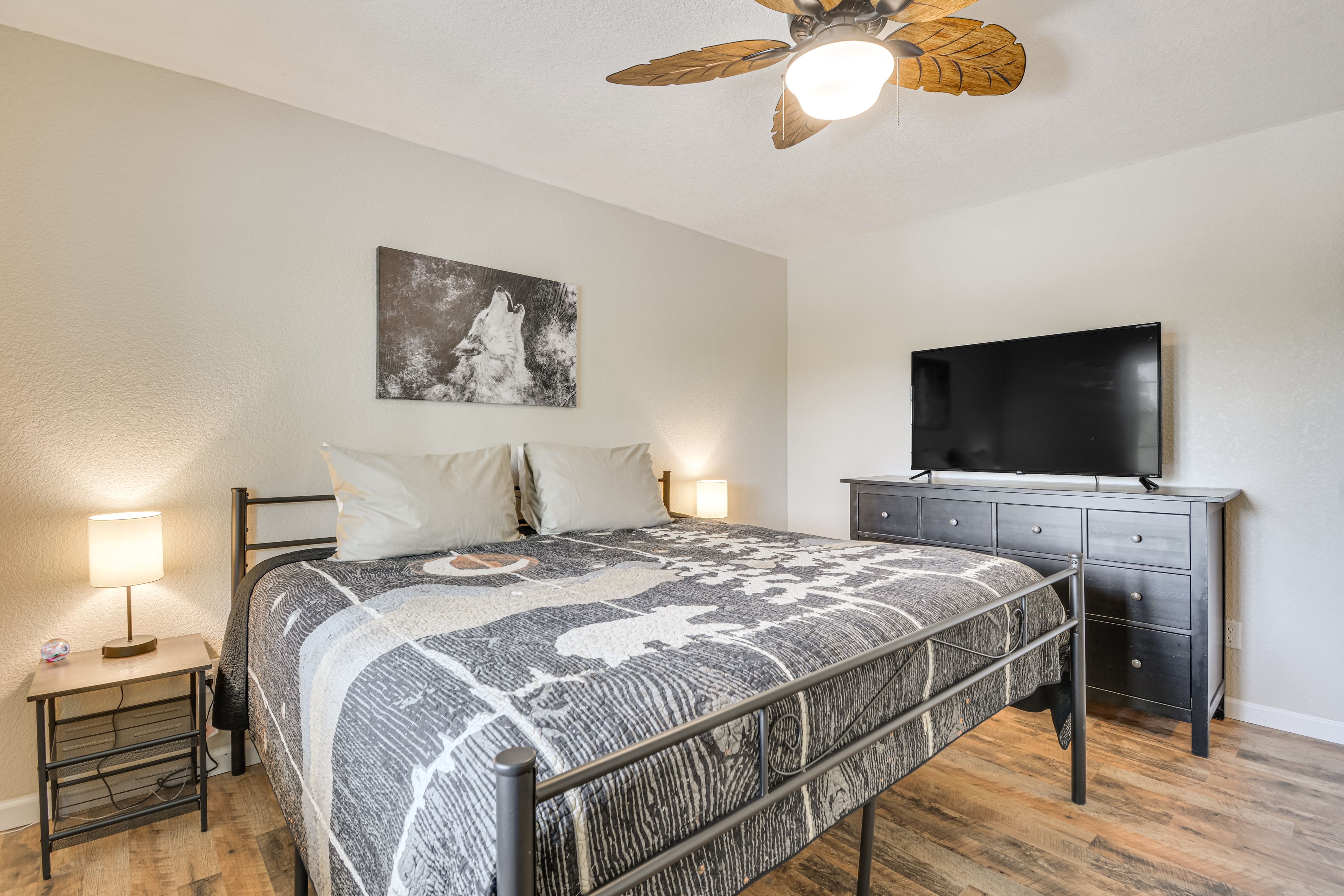 Bedroom 1 | King Bed | Smart TV