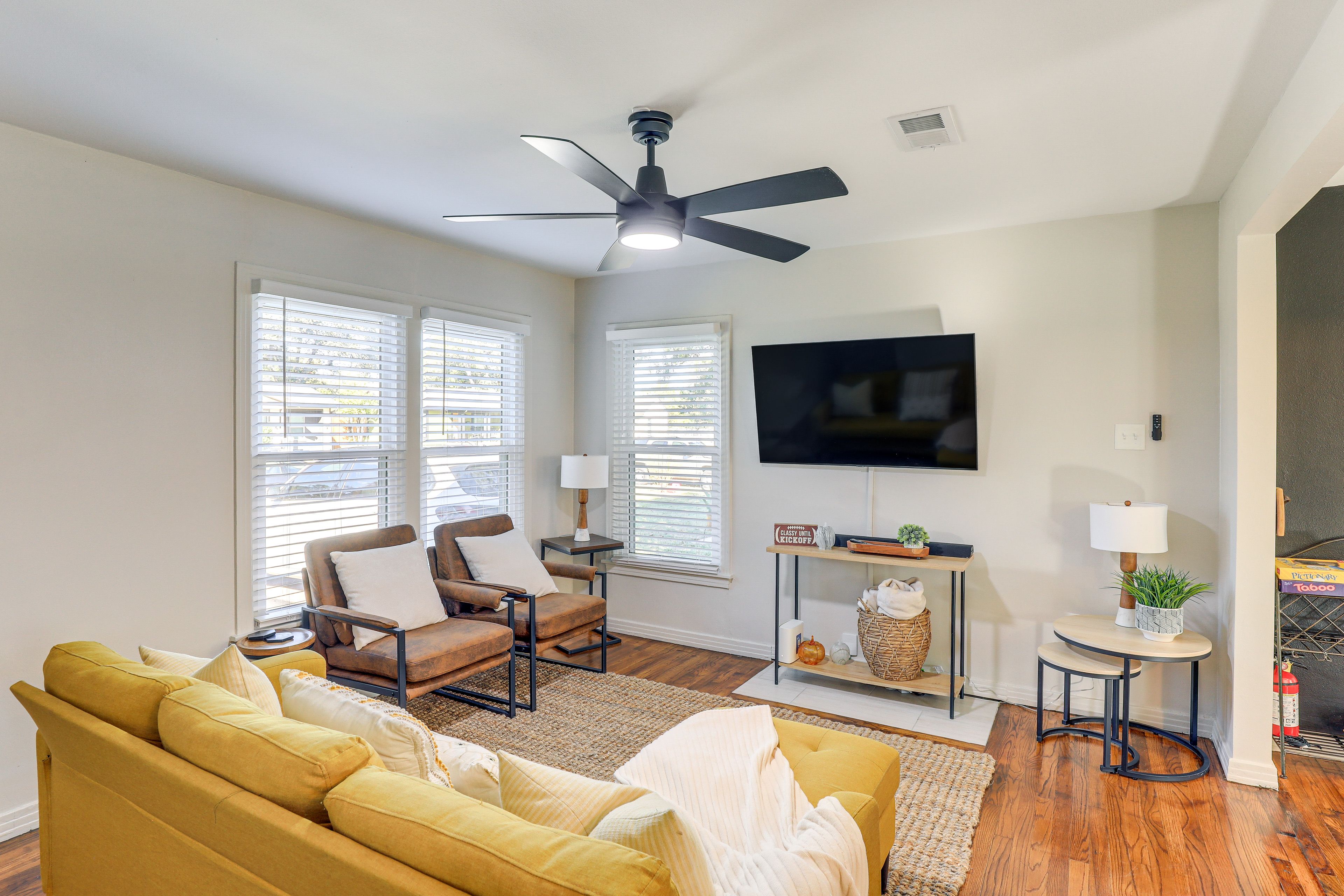 Living Room | Smart TV | Central A/C | Single-Story Home