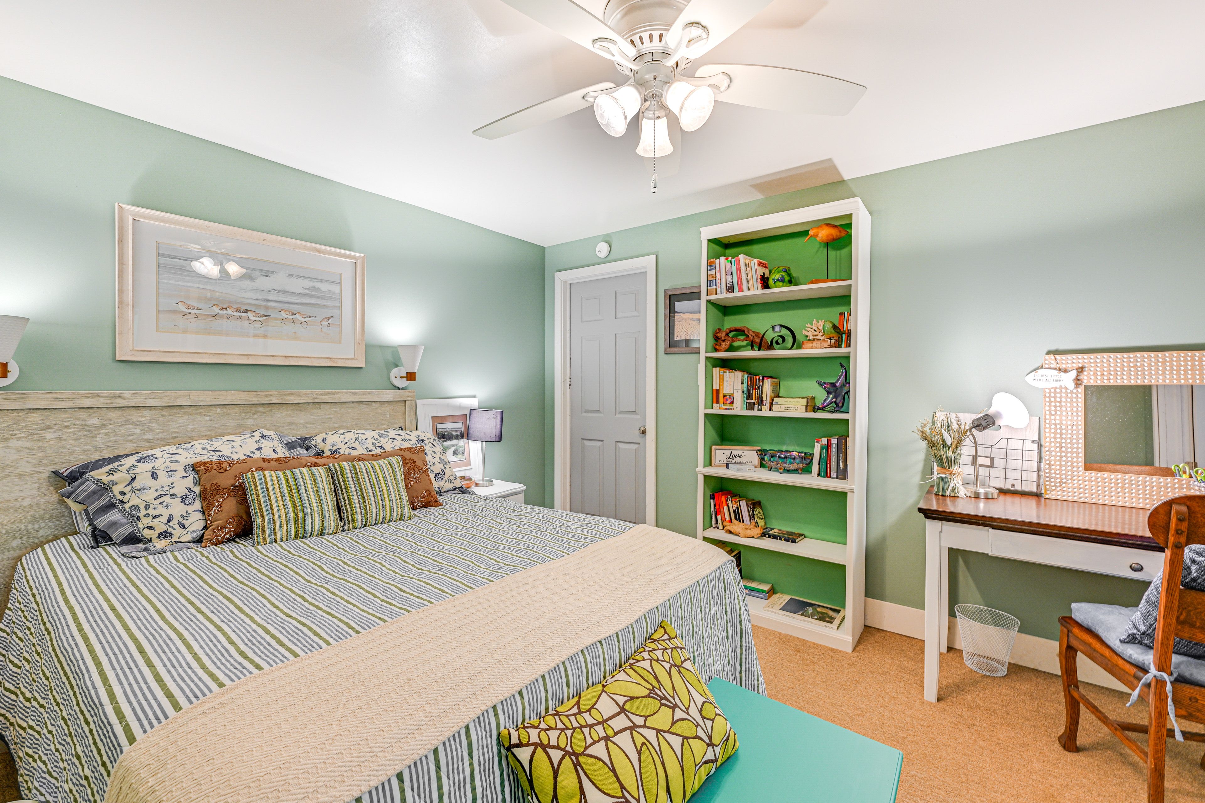 Bedroom | Queen Bed