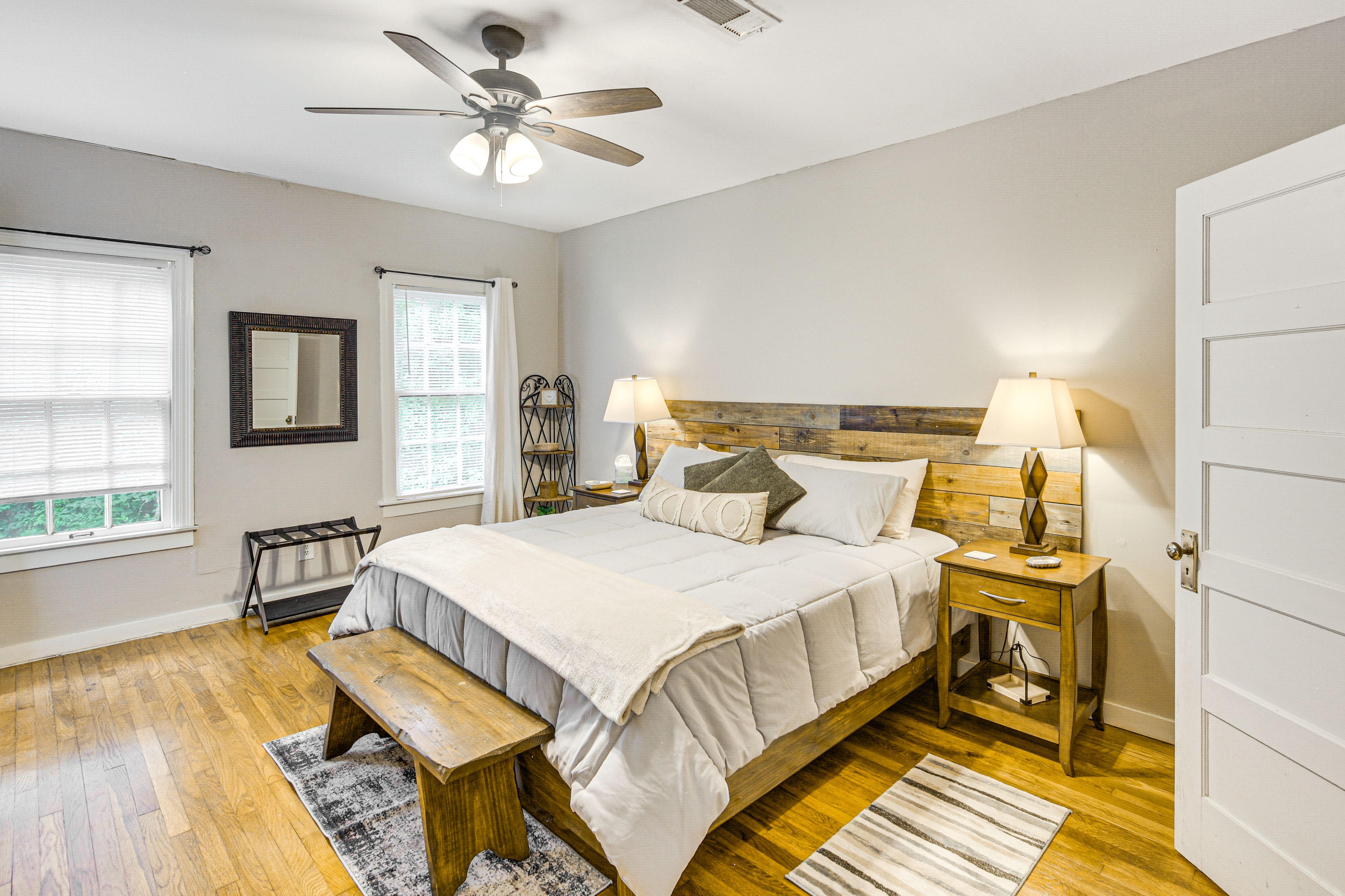Bedroom 2 | King Bed | Smart TV