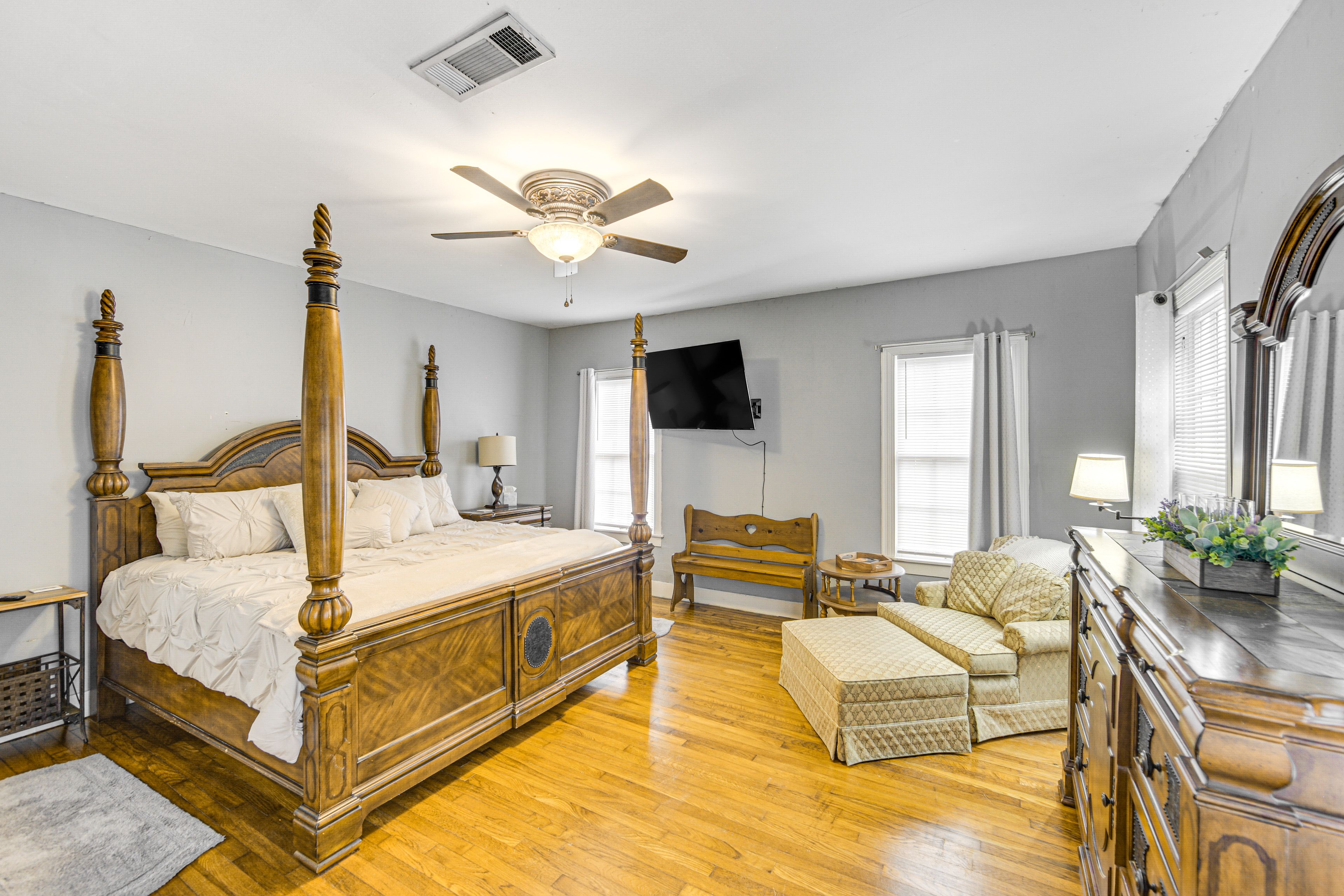 Bedroom 1 | King Bed | Smart TV