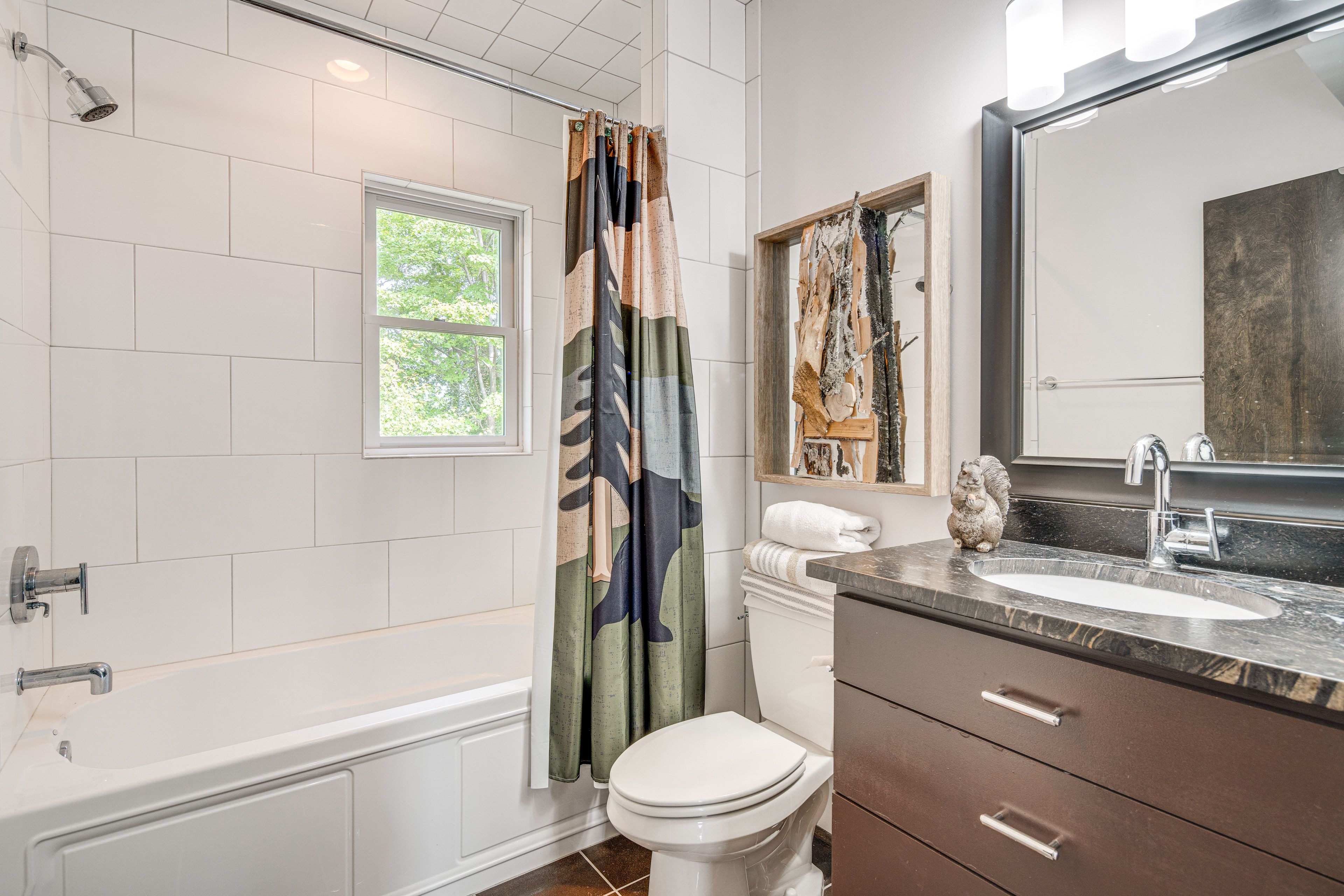 Full Bath | Complimentary Toiletries | 1st Floor