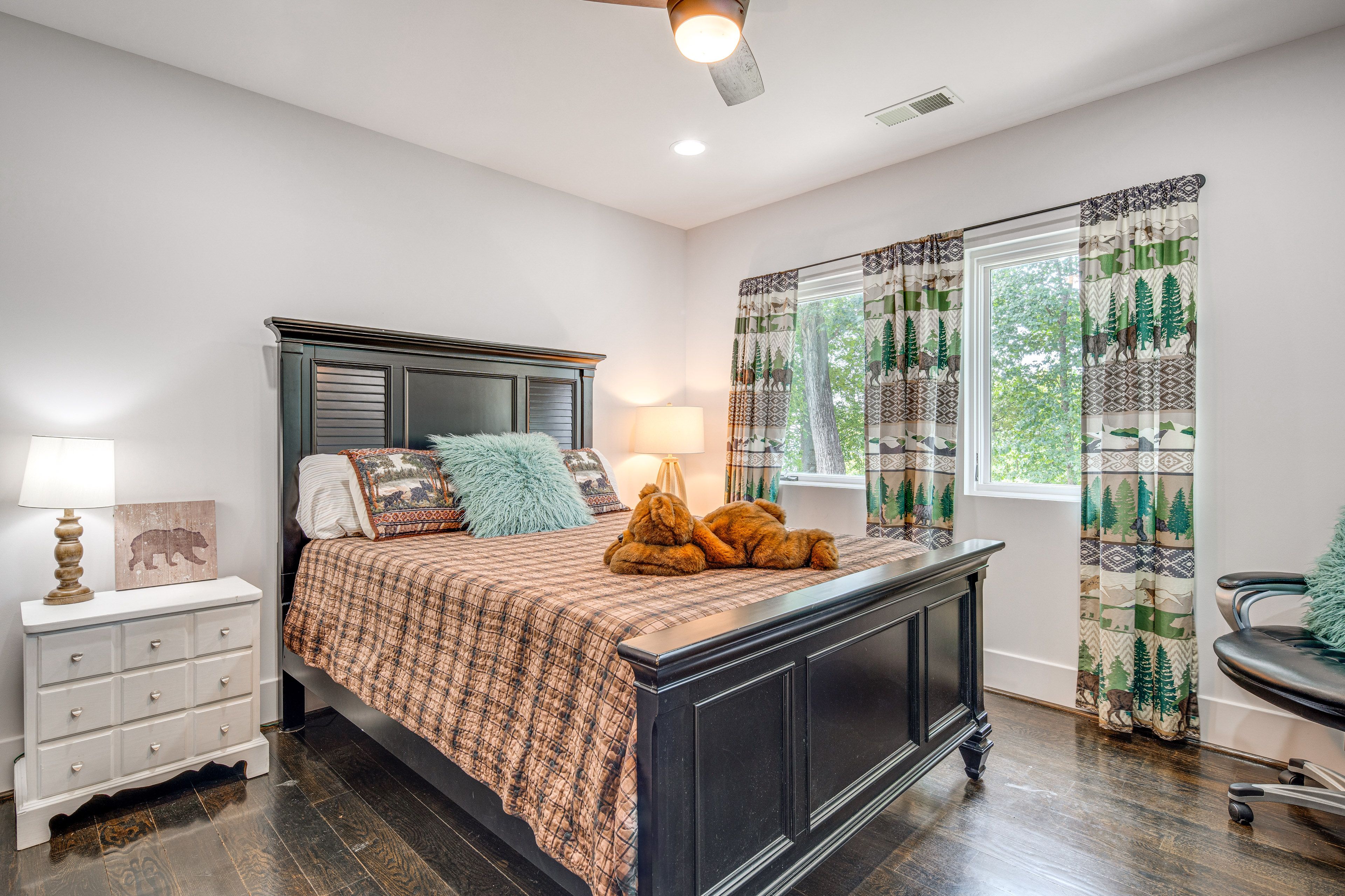 Bedroom 2 | Queen Bed | Central Heating & A/C | 2nd Floor