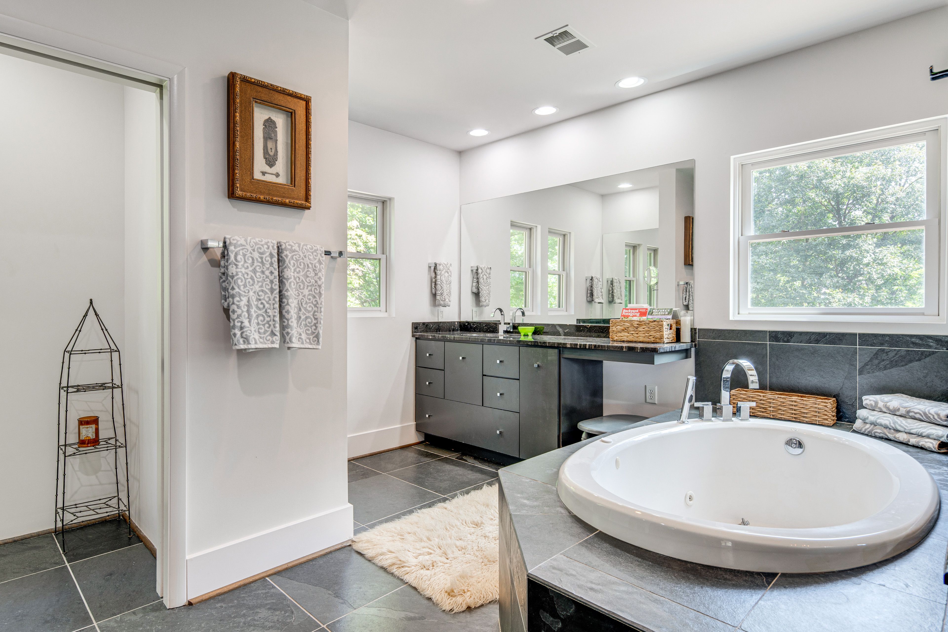 En-Suite Bathroom | Towels | Hair Dryer | 2nd Floor