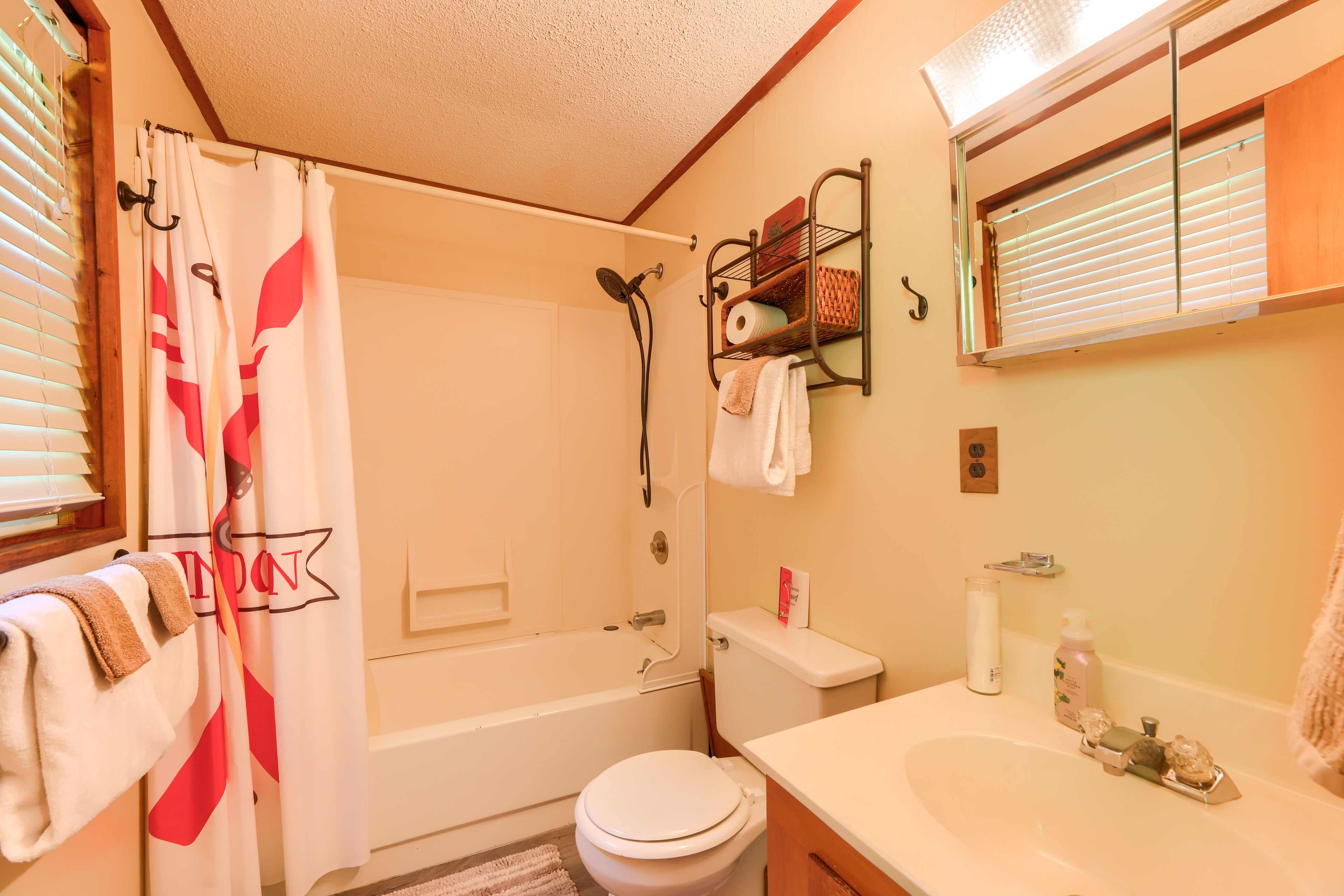 Full Bathroom | 1st Floor