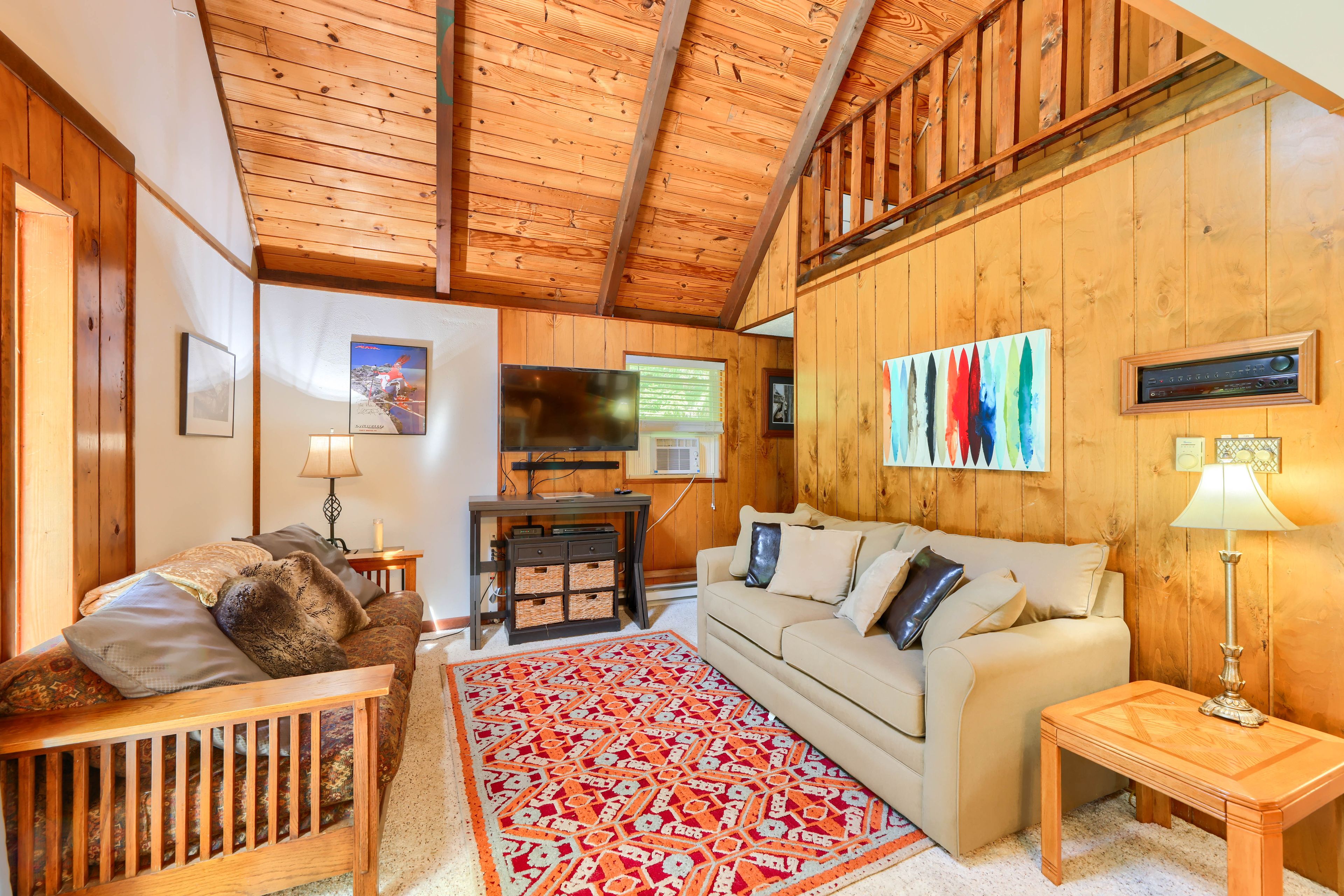 Living Room | 1st Floor | Free WiFi | Electric Heat | Smart TV | Stereo
