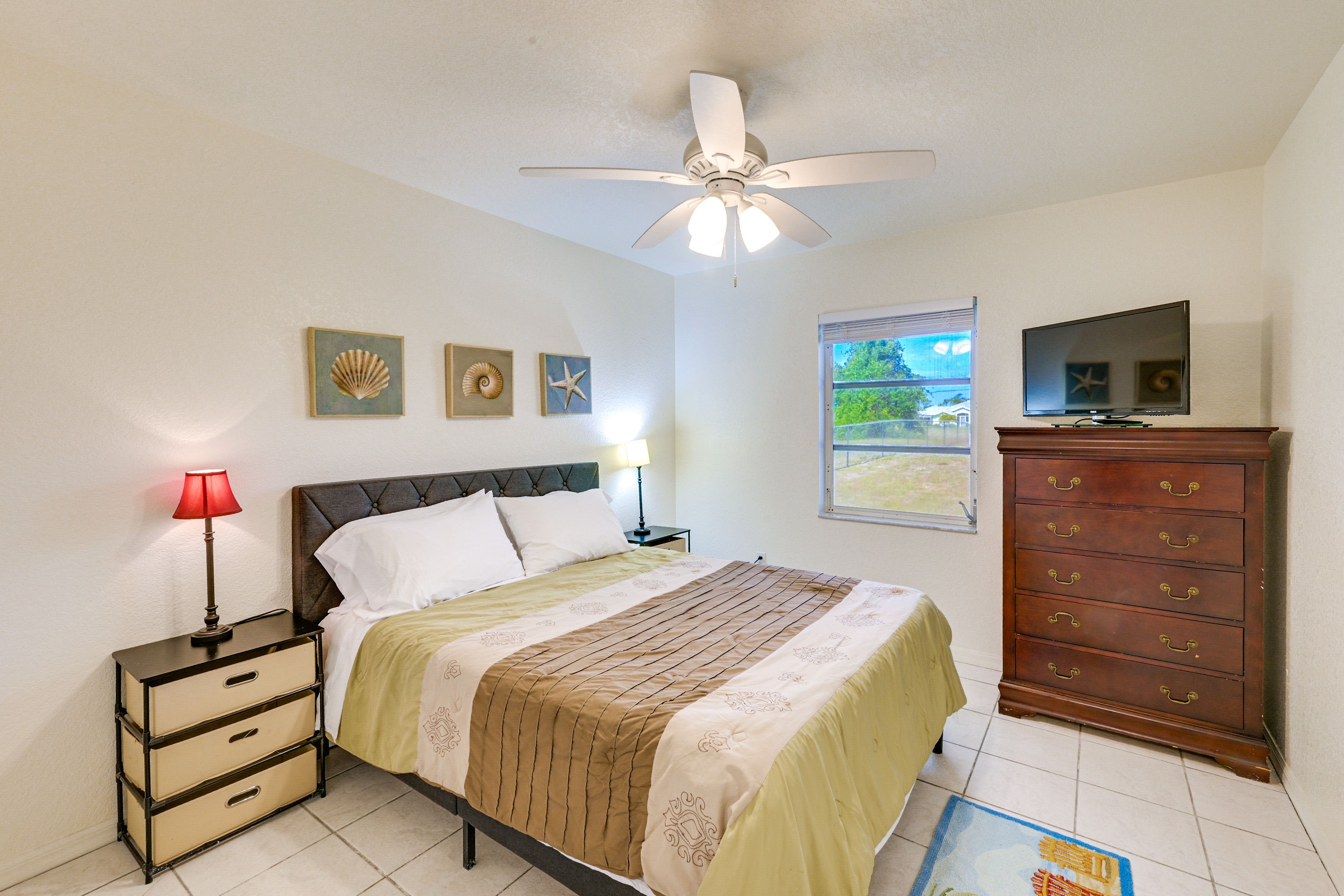 Bedroom 3 | Queen Bed