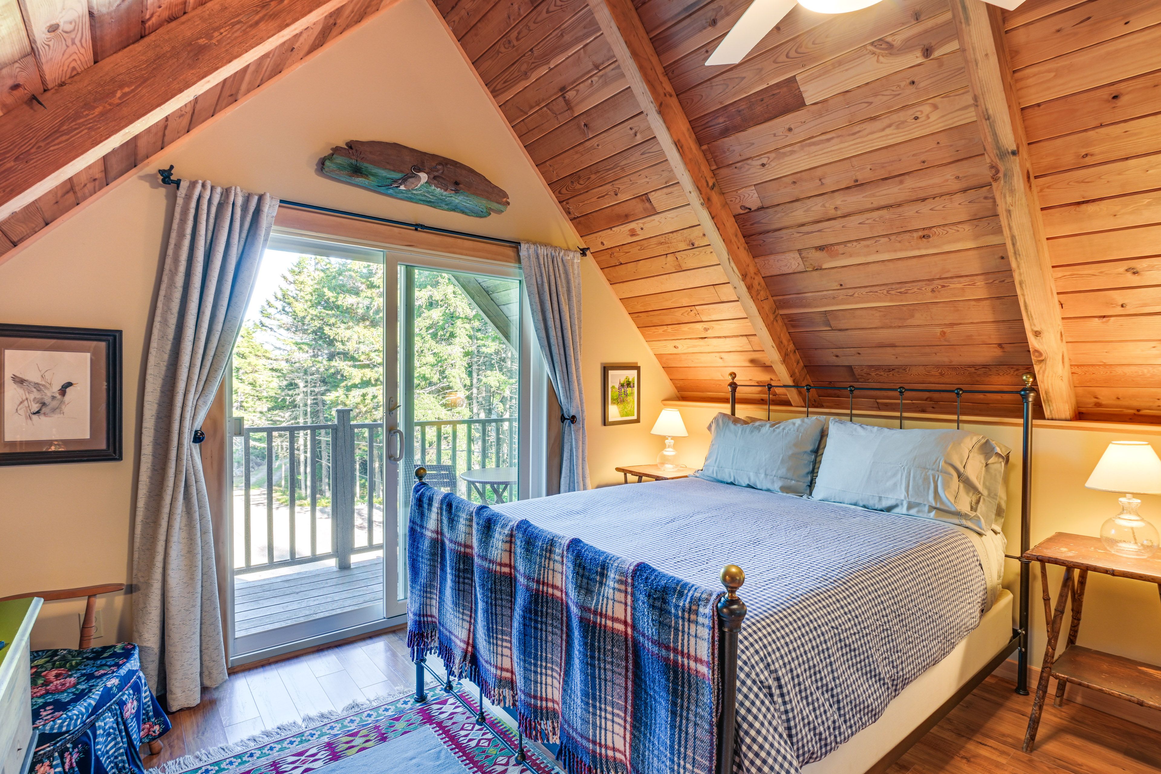 Bedroom 1 | Queen Bed | 2nd Floor