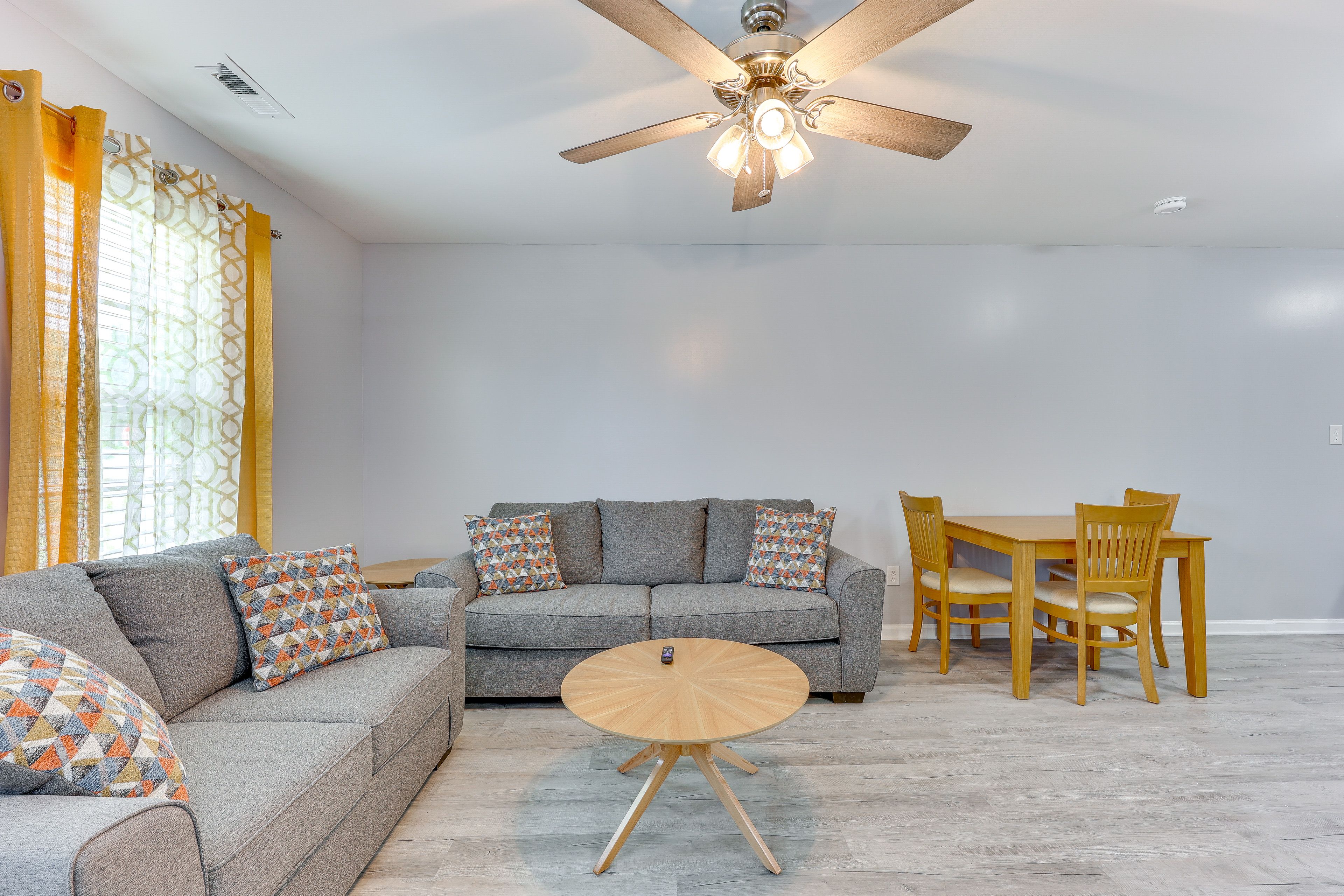 Living Room | Flat-Screen TV | Workstation