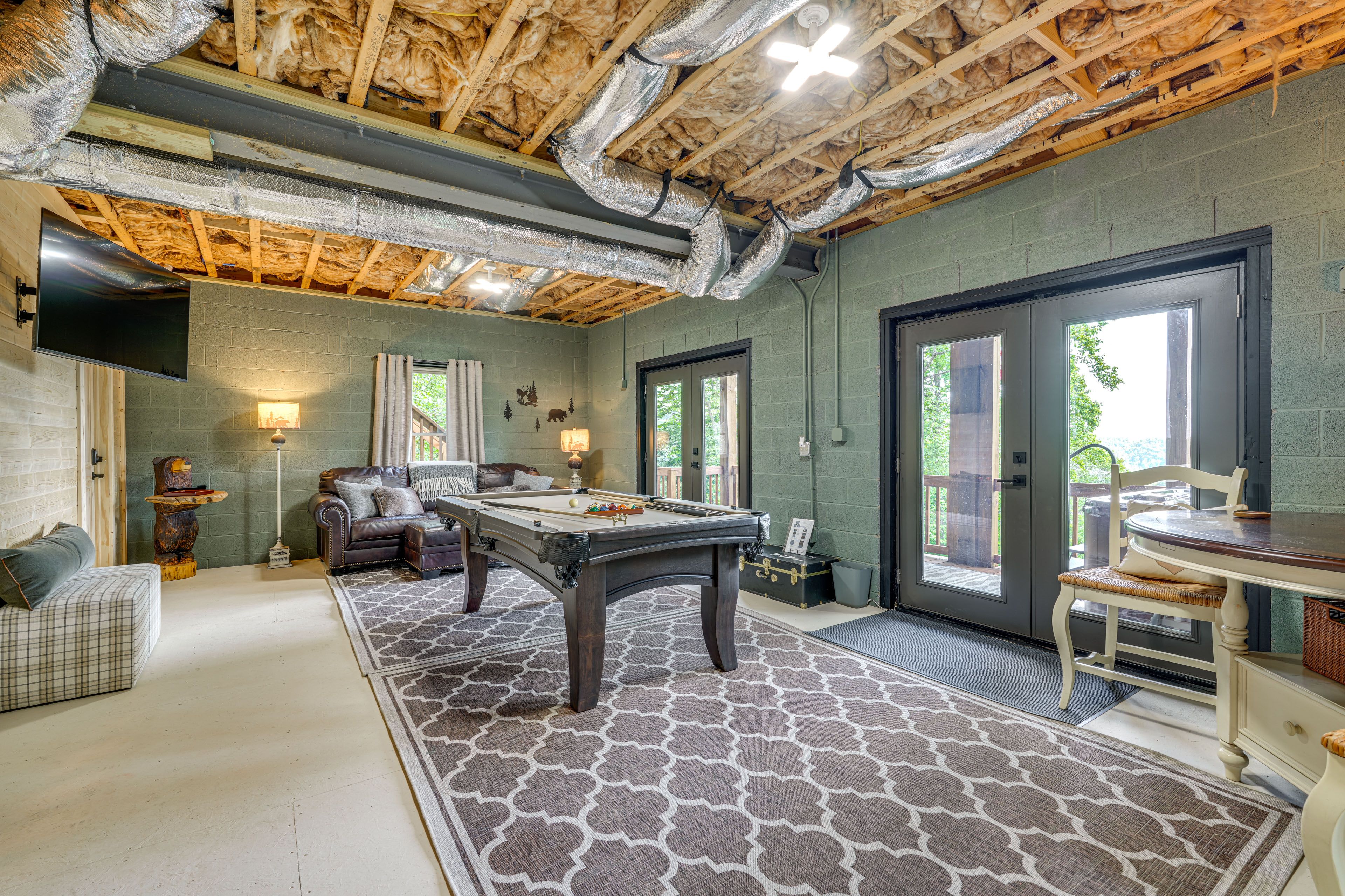 Game Room | Smart TV | Queen Sleeper Sofa | Lower Floor