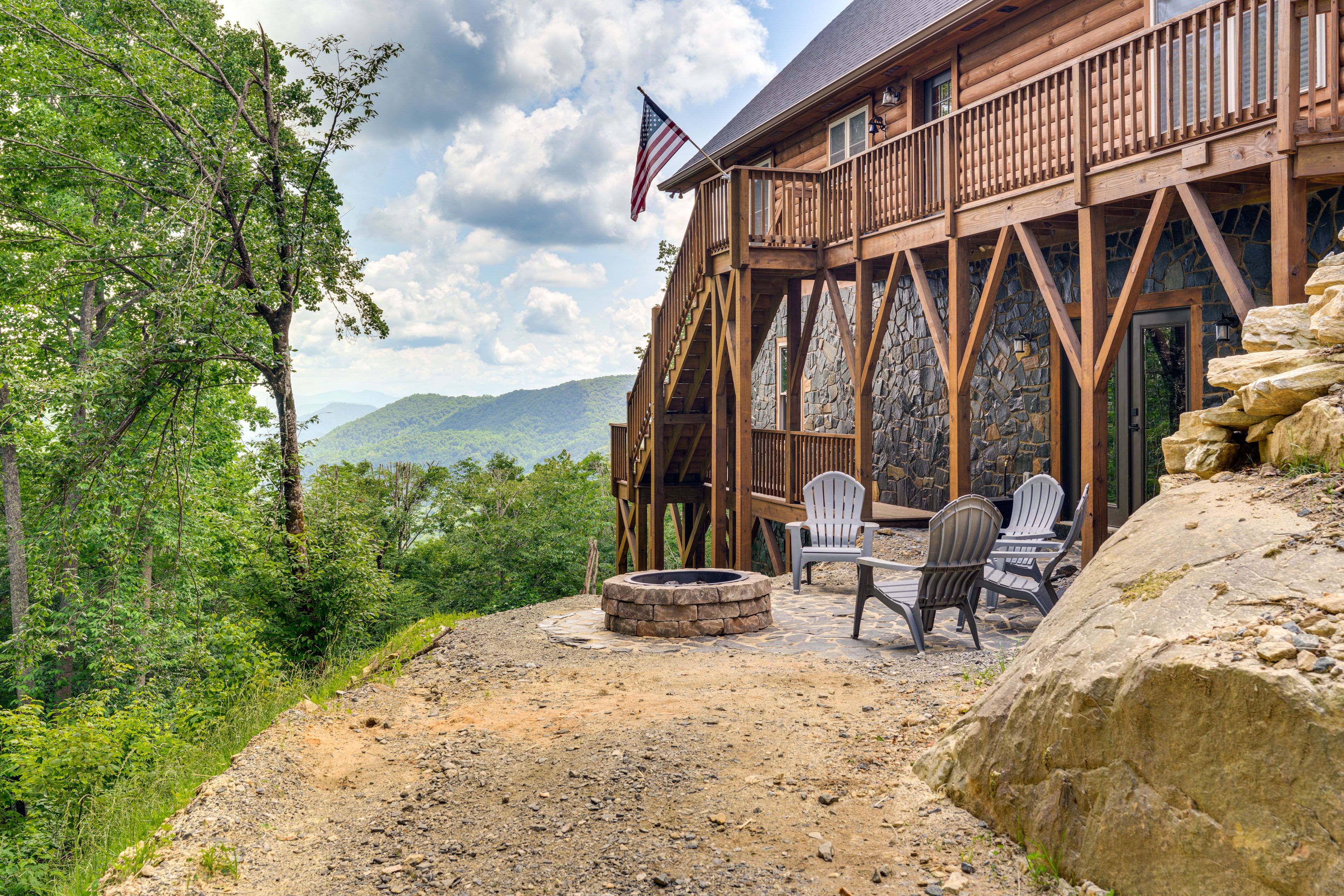 Fire Pit Area | Mountain Views