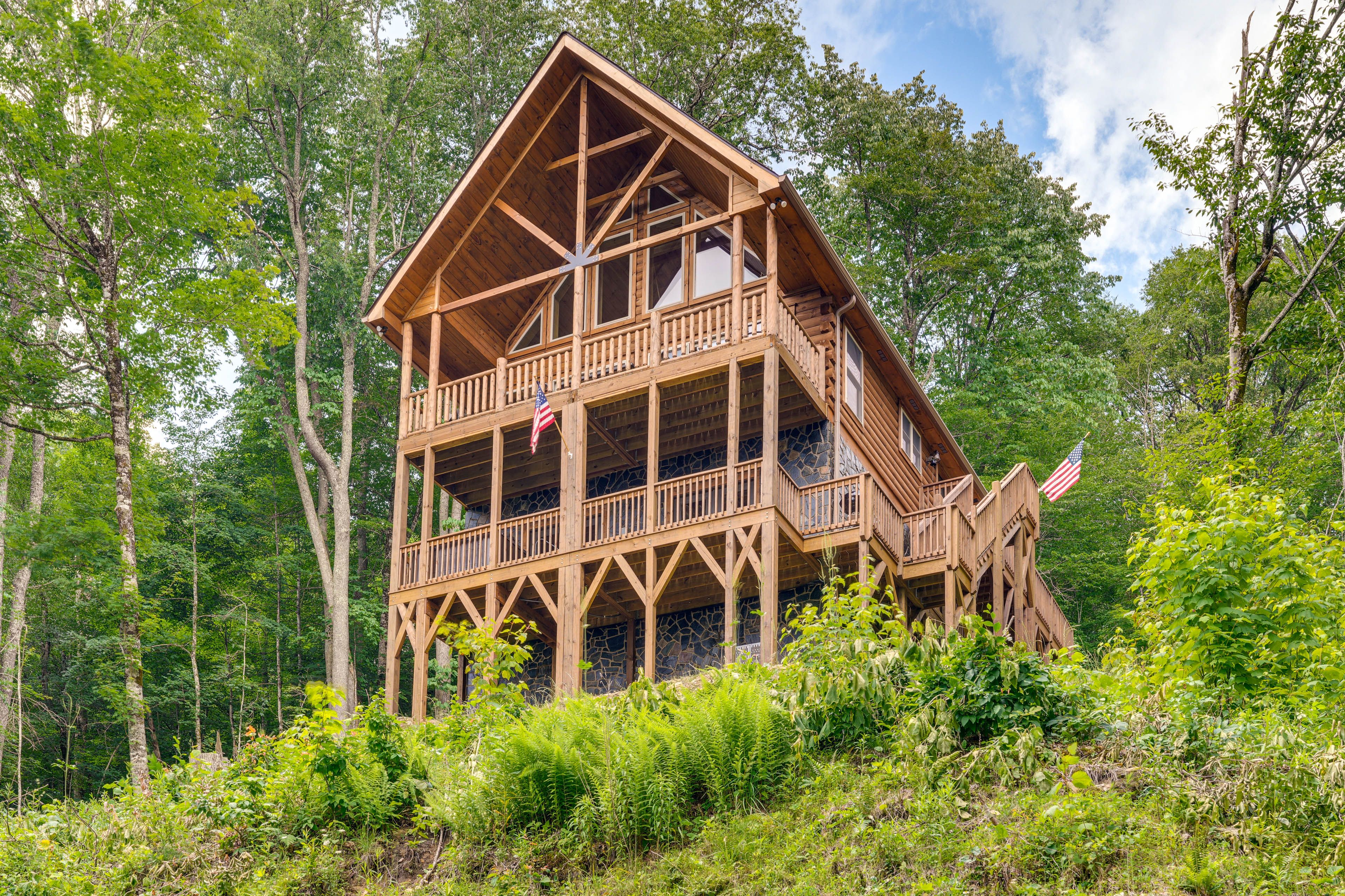 Mars Hill Vacation Rental | 3BR | 2.5BA | 1,465 Sq Ft | 3 Steps to Enter