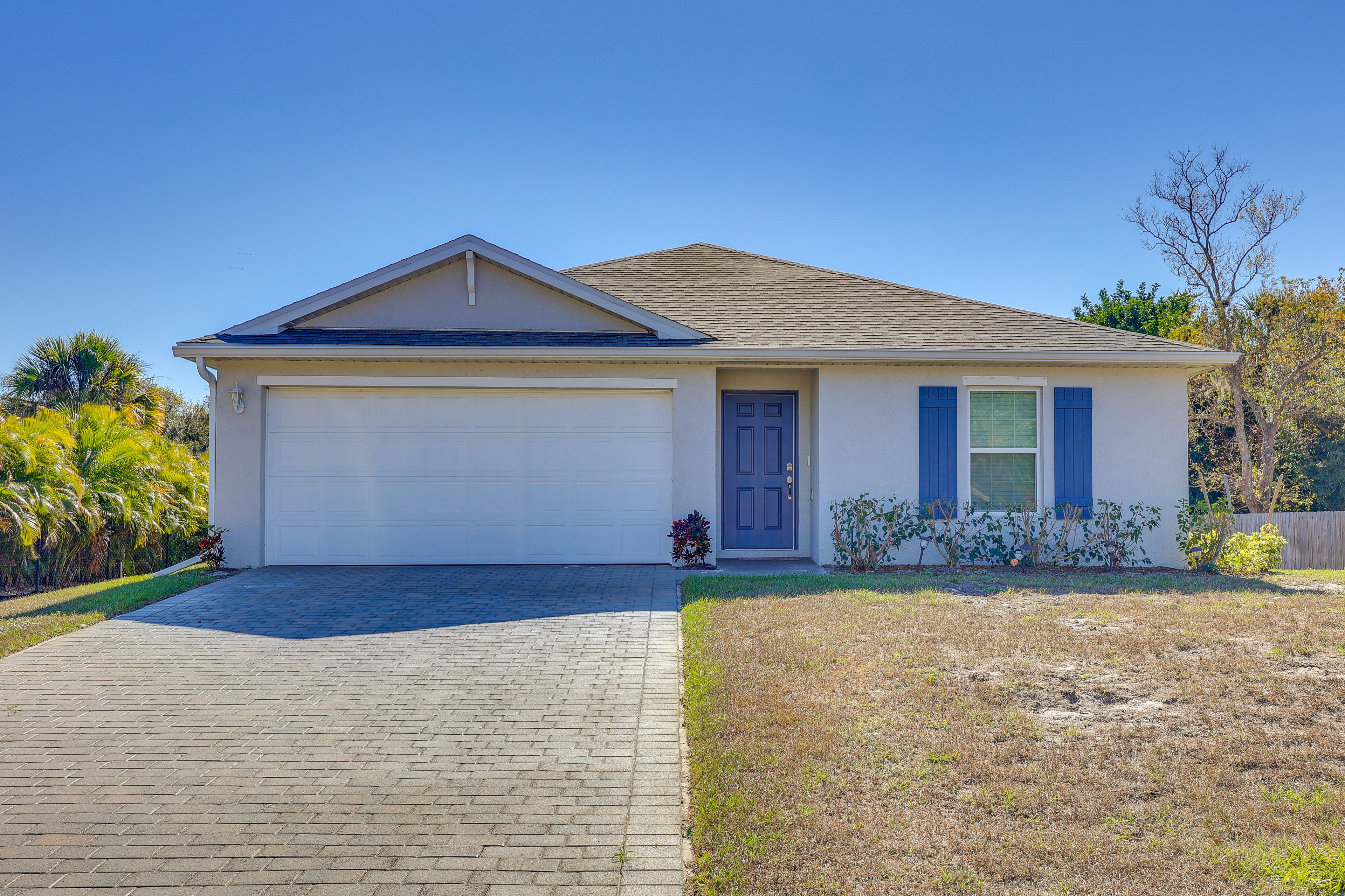 Home Exterior | Screened Porch | 4 Mi to Port Charlotte Beach Park