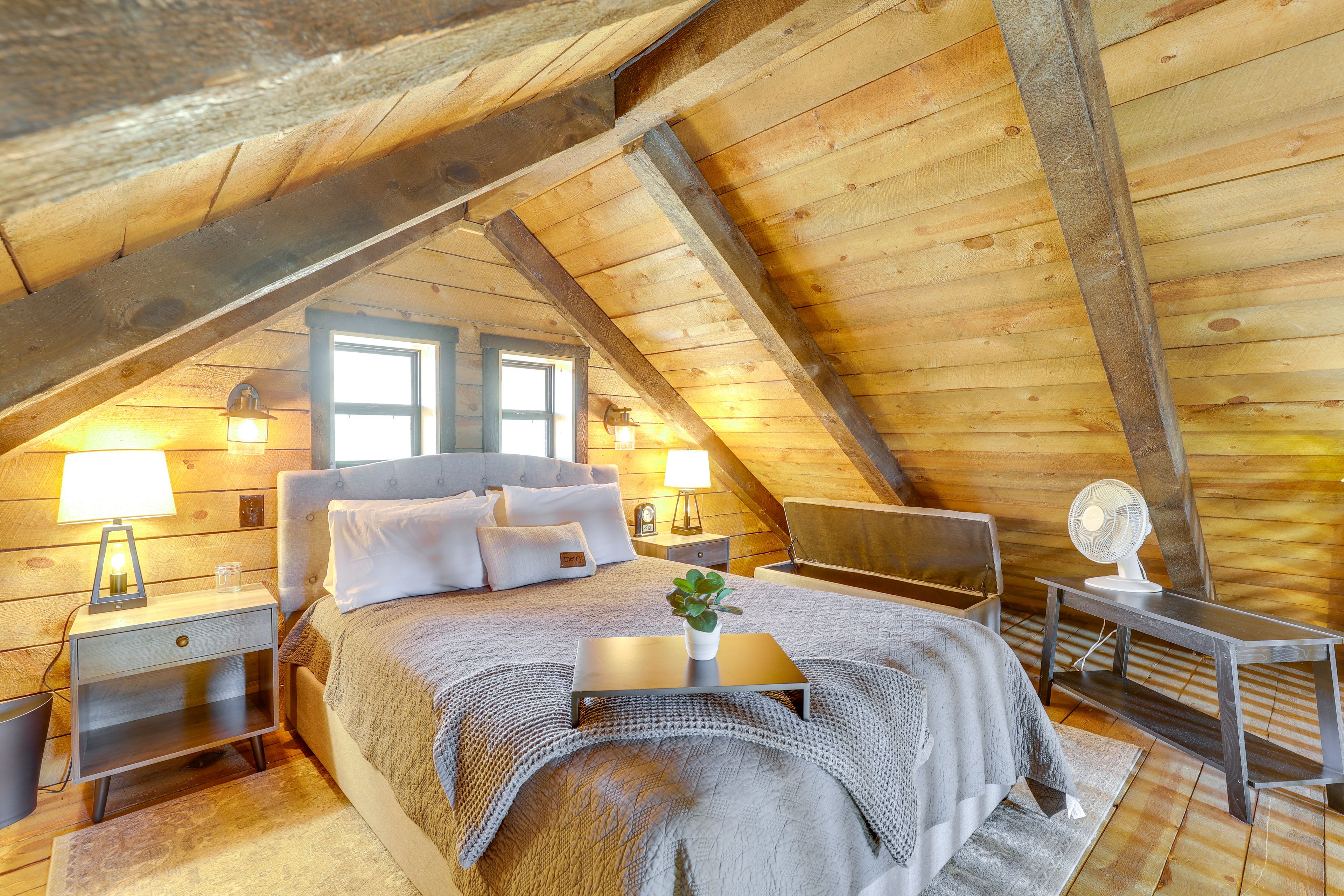 Loft | Queen Bed | Upper Level