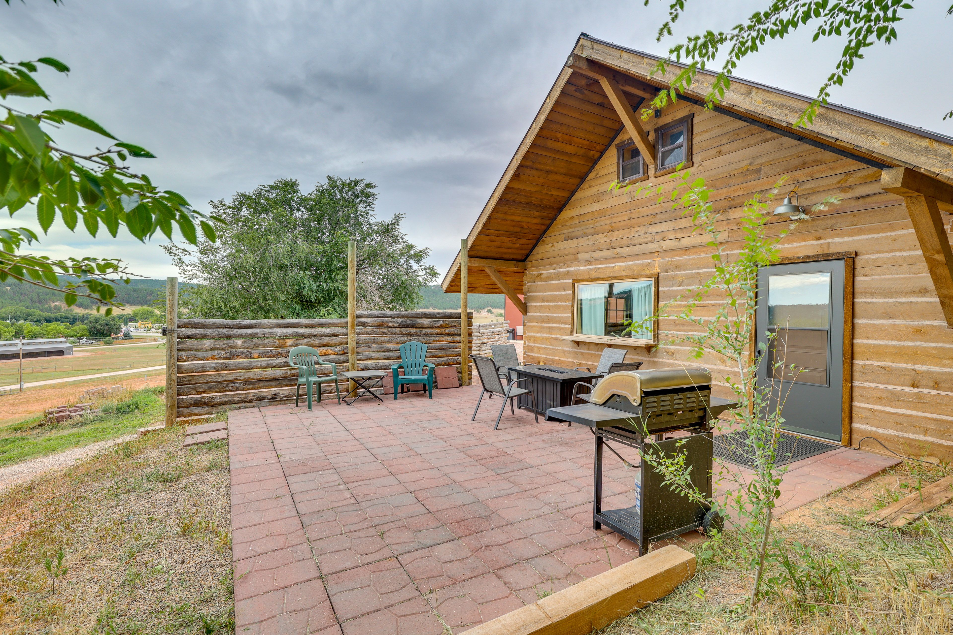Furnished Patio | Gas Grill | Fire Pit