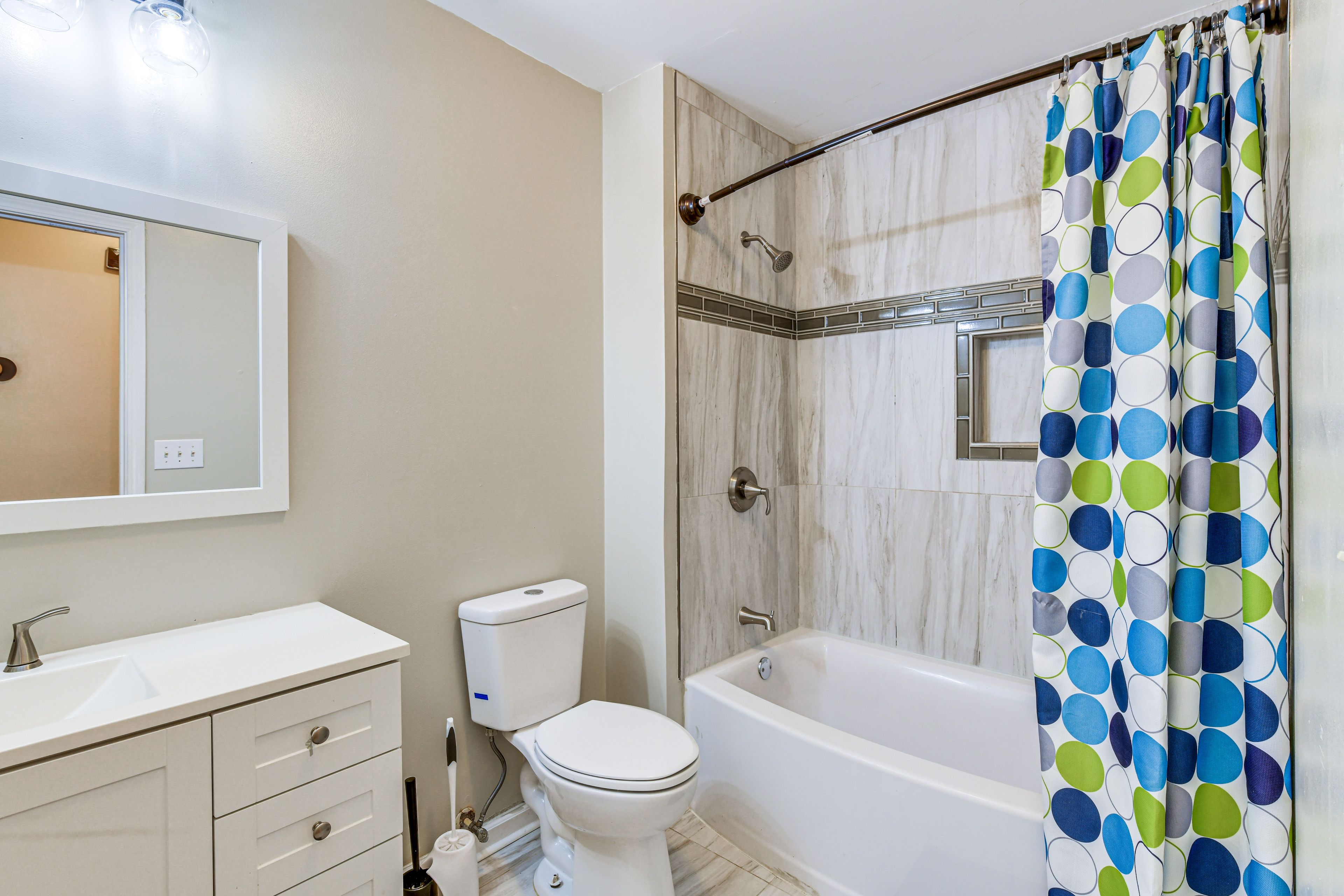 Full Bathroom | 1st Floor | Hair Dryer