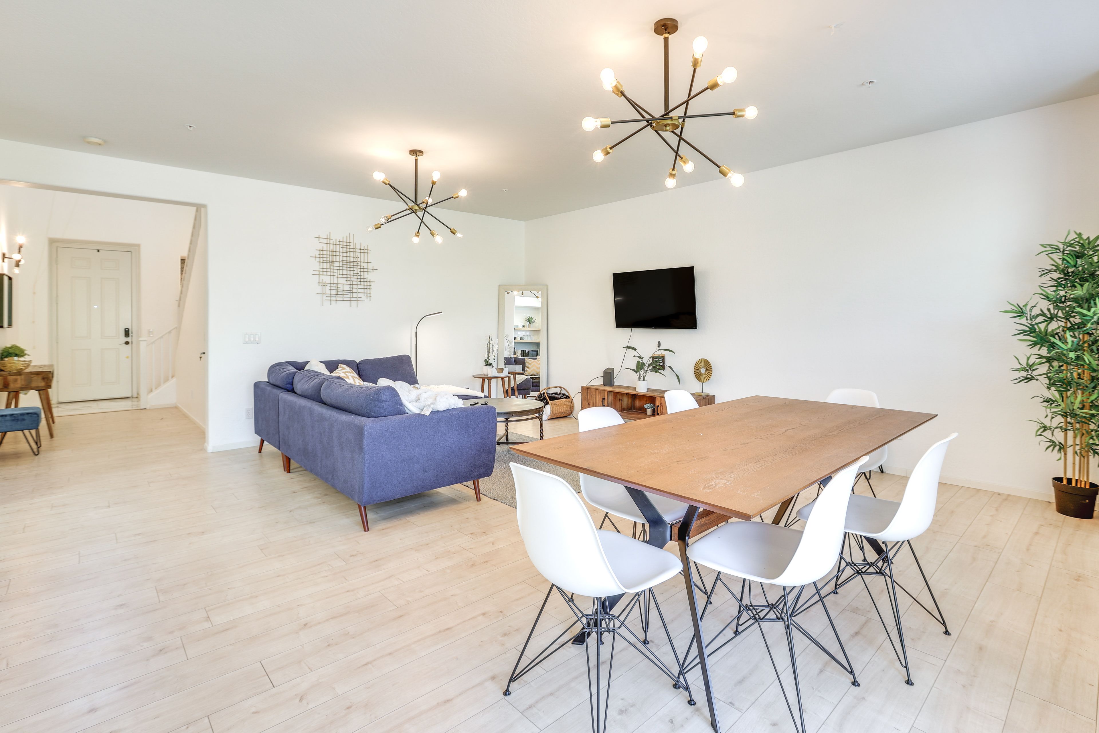 Dining Area | Dishware & Flatware Provided | Central A/C & Heat | 1st Floor