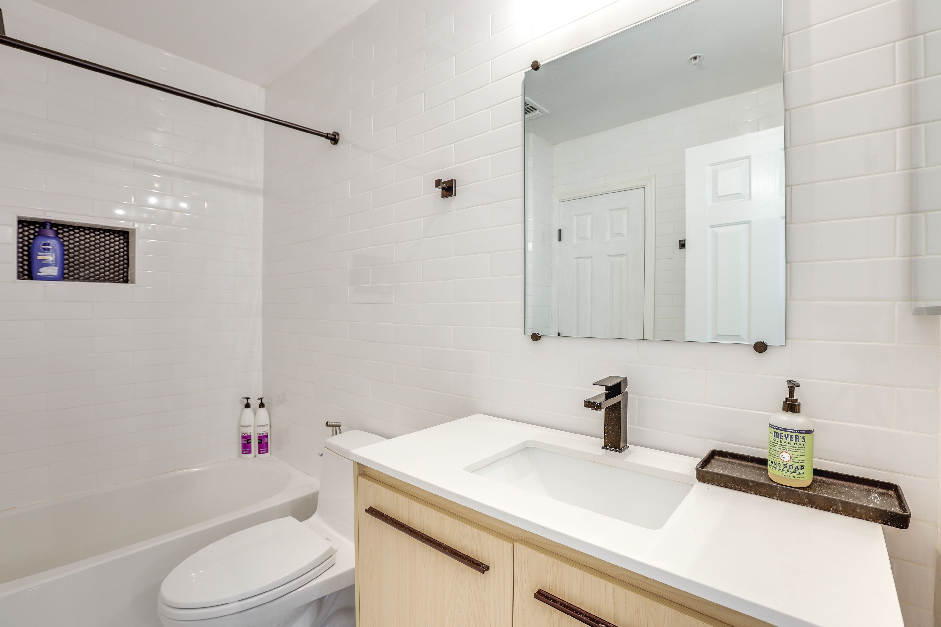 Full Bathroom | 2nd Floor