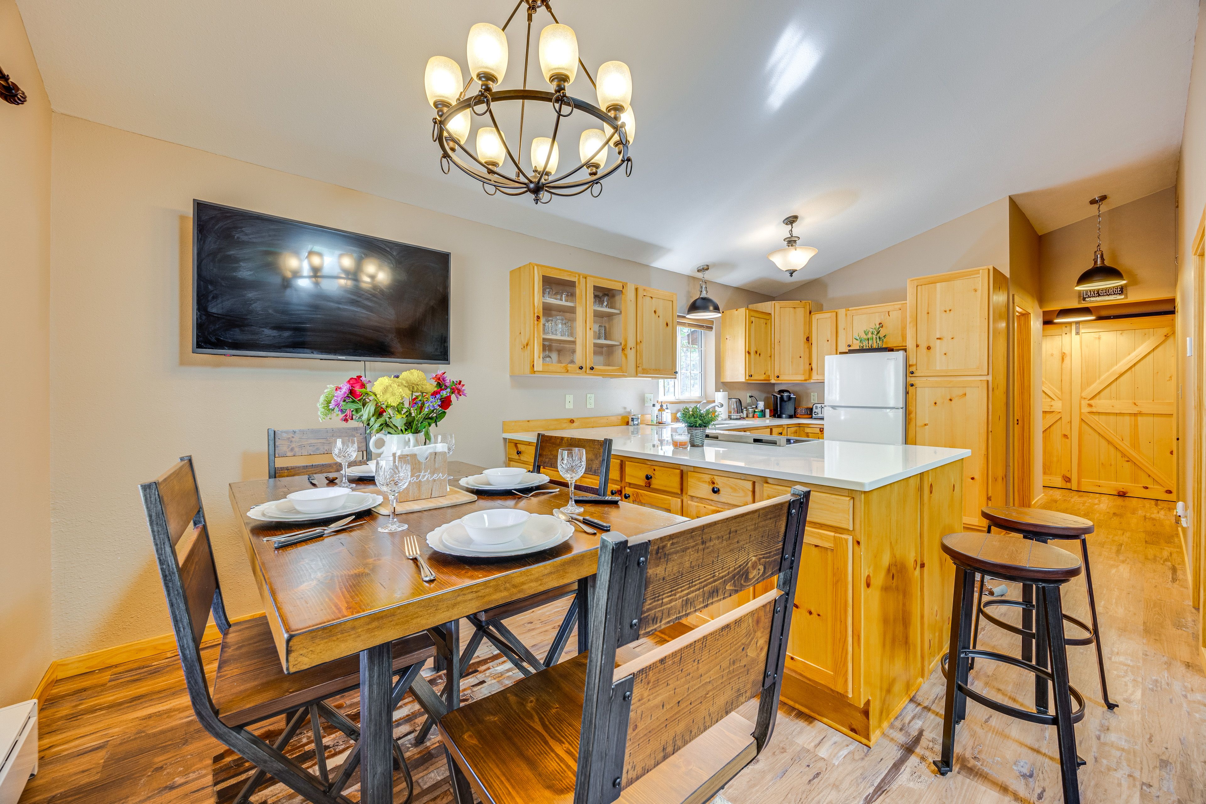 Dining Area | Smart TV | Dishware/Flatware | Electric Heating | Free WiFi