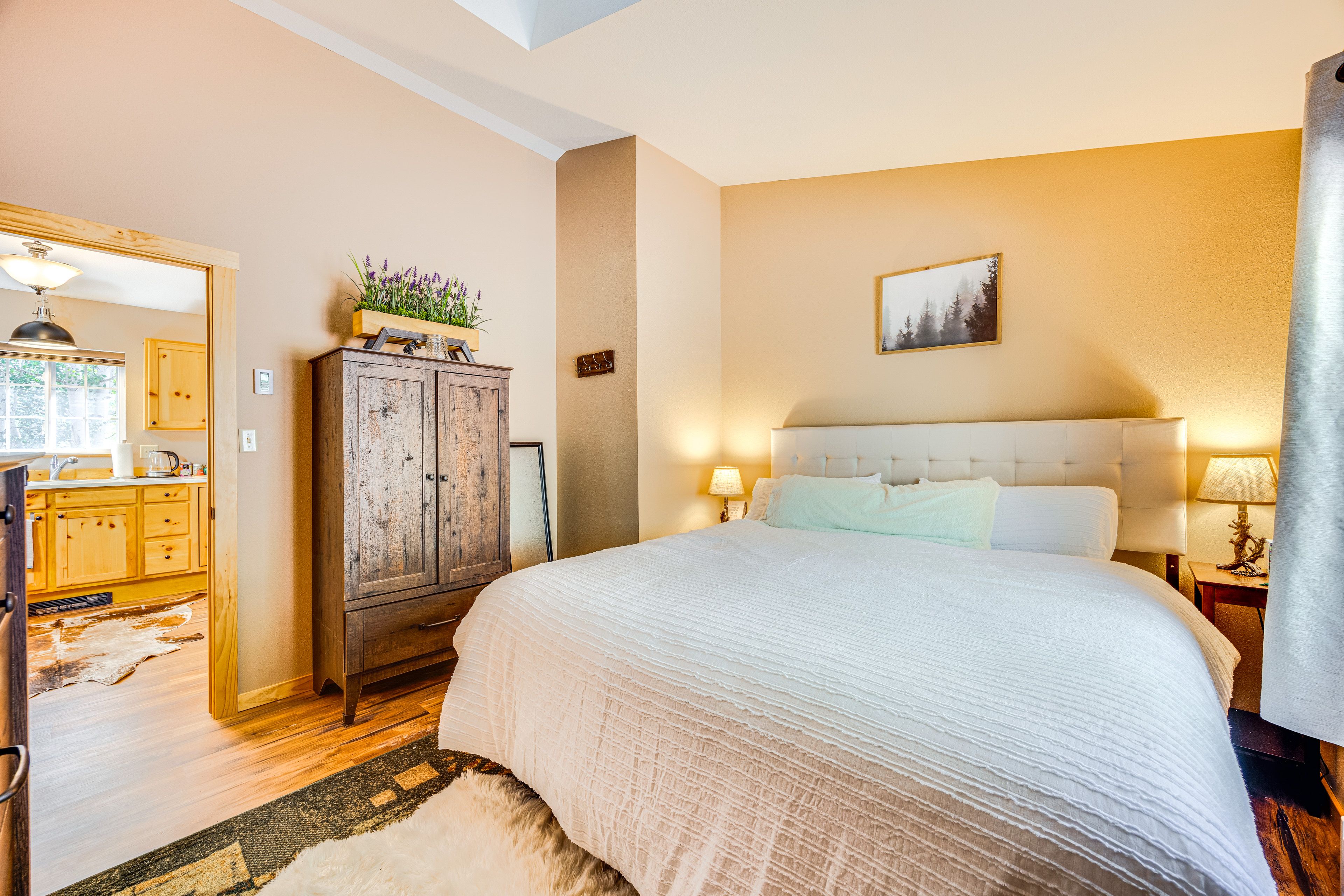 Bedroom 1 | King Bed | Linens Provided