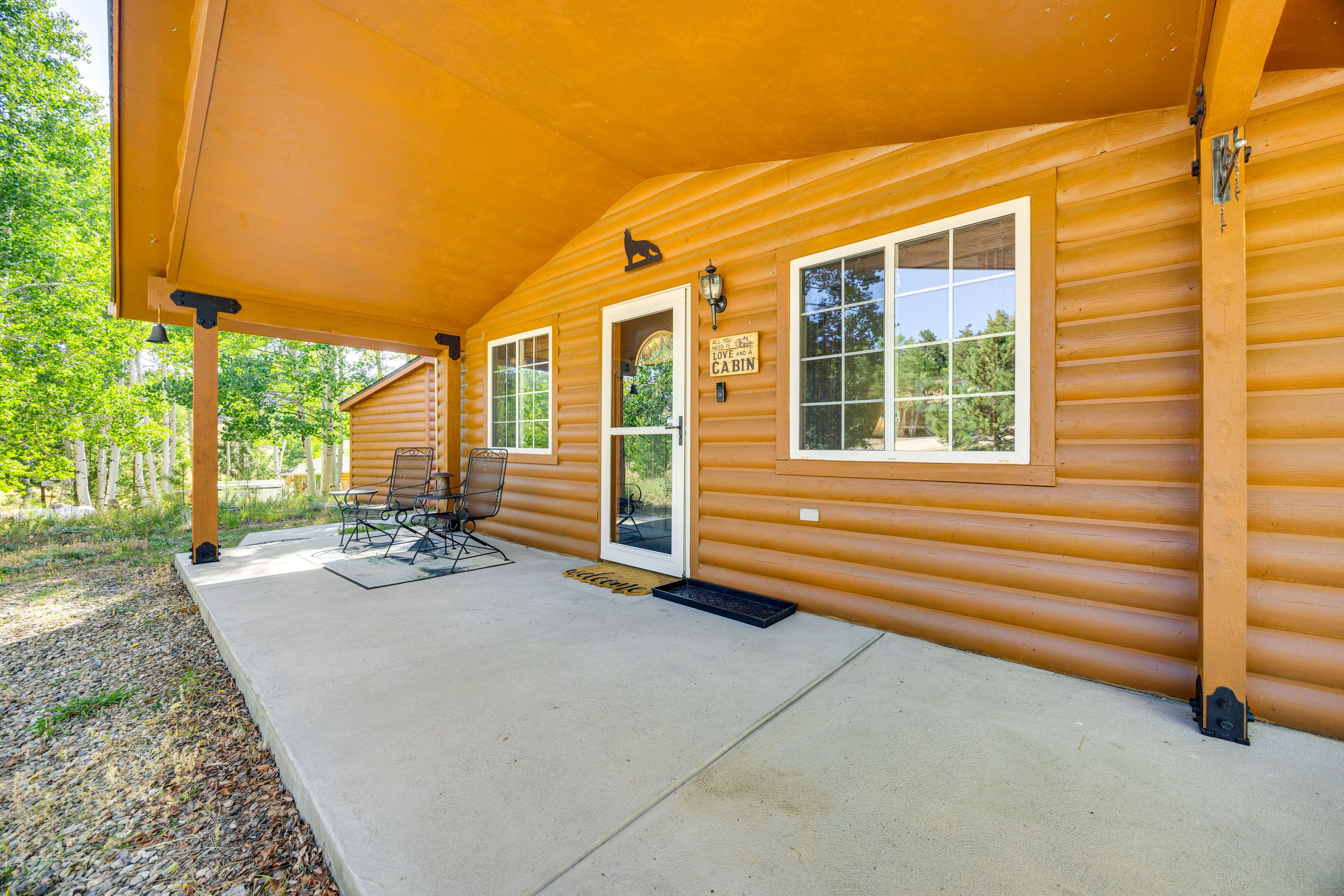 Covered Porch | Outdoor Seating
