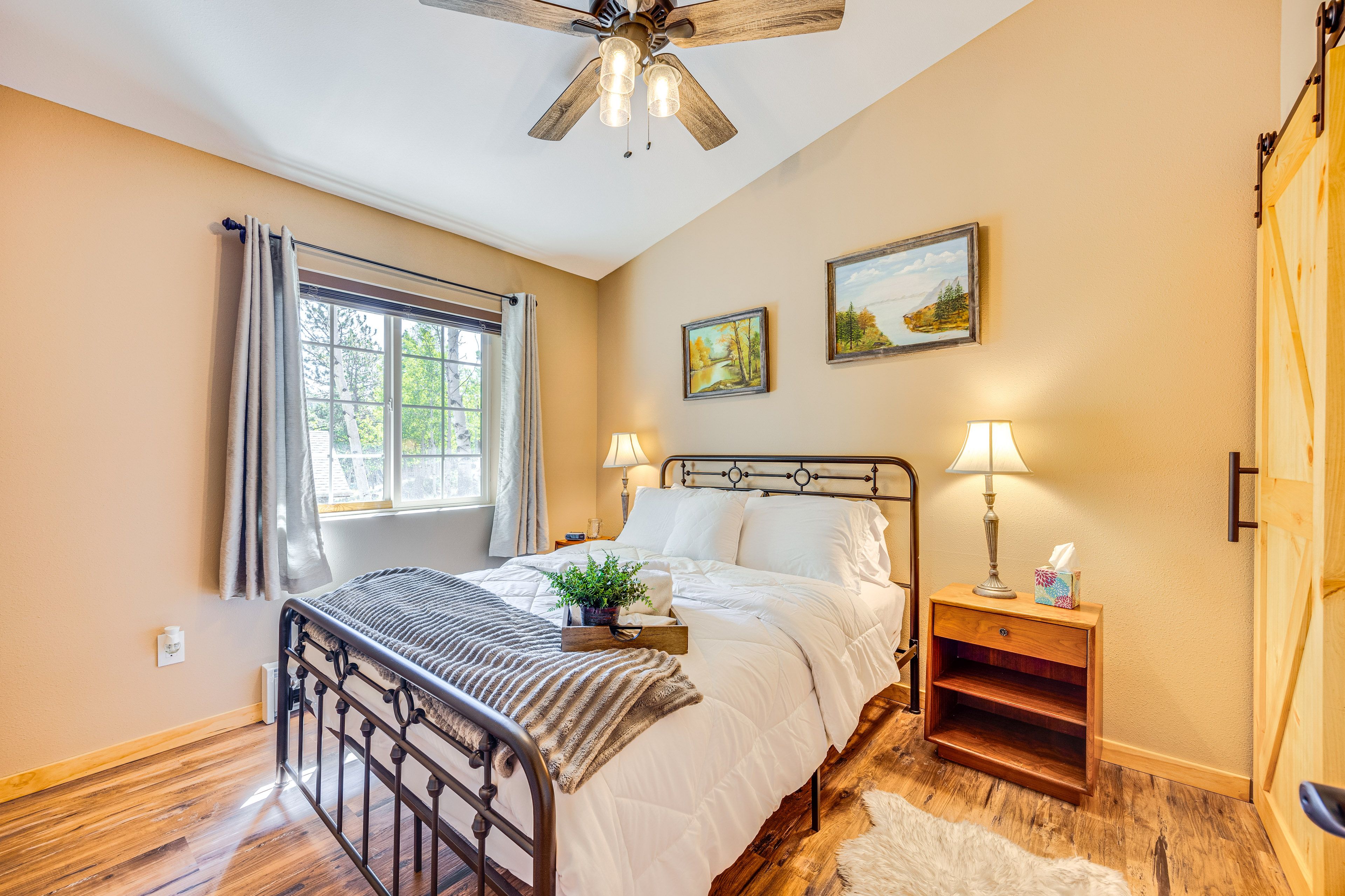 Bedroom 2 | Queen Bed